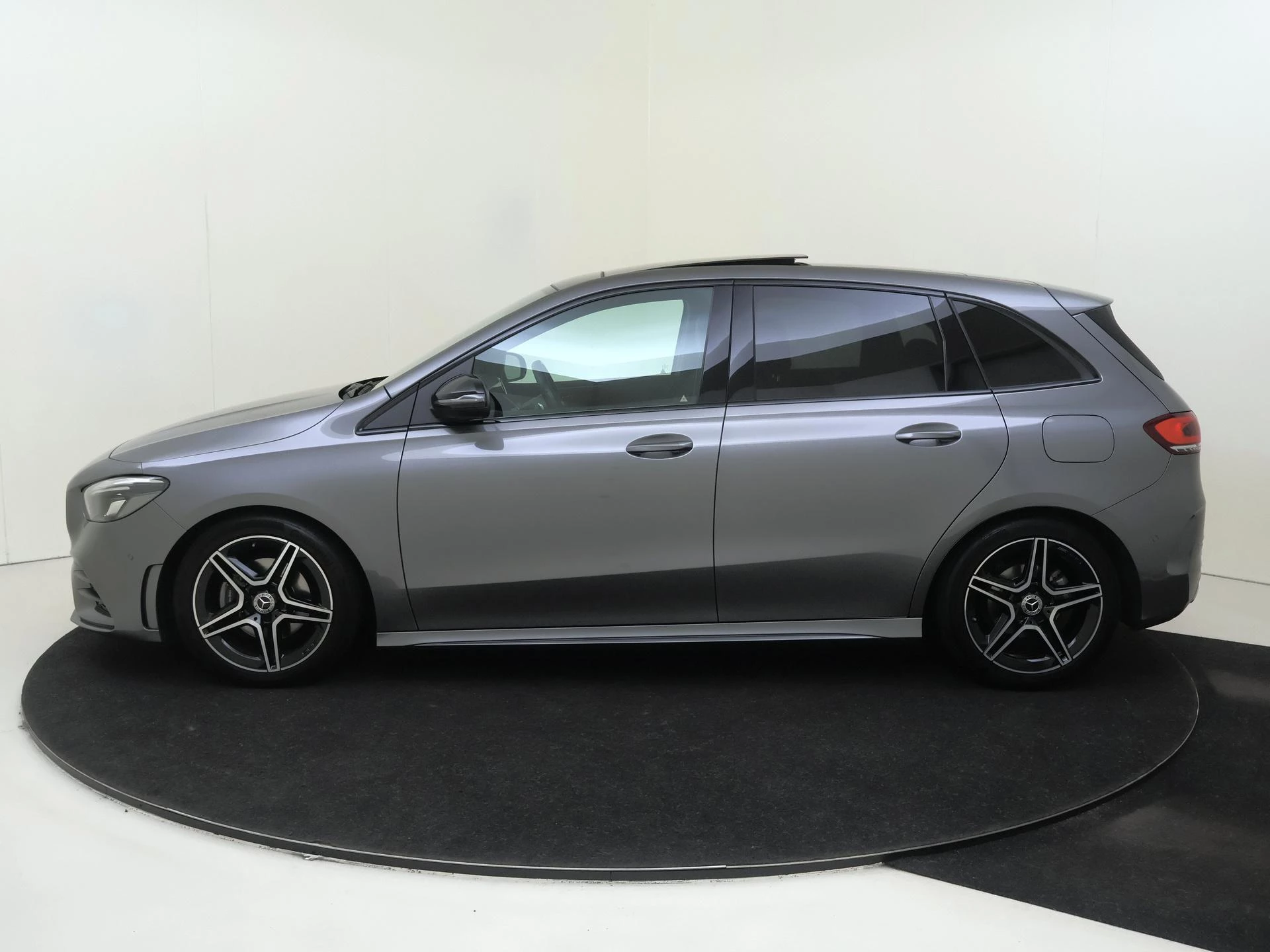 Mercedes-Benz B-Klasse 180 Business Solution AMG