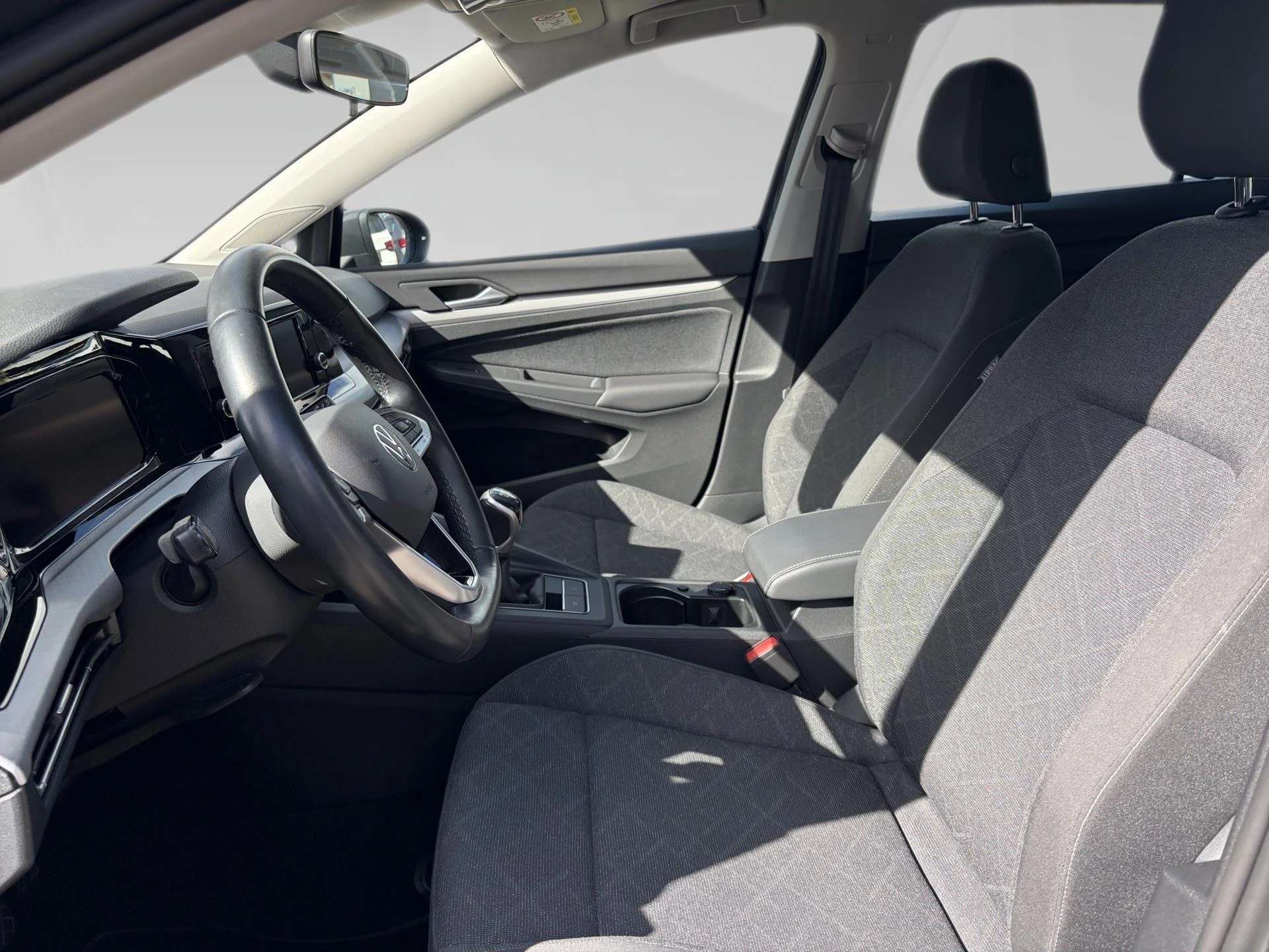 Volkswagen-Golf-image-7