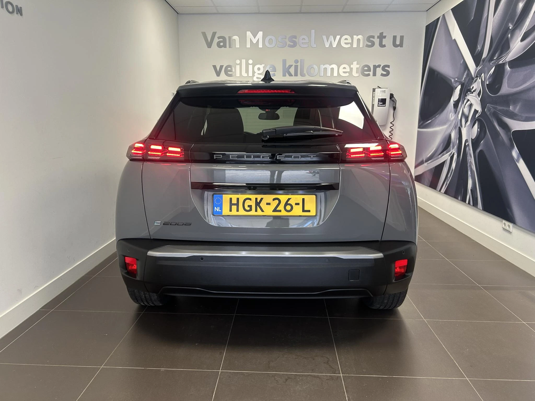 Peugeot-e-2008-image-4