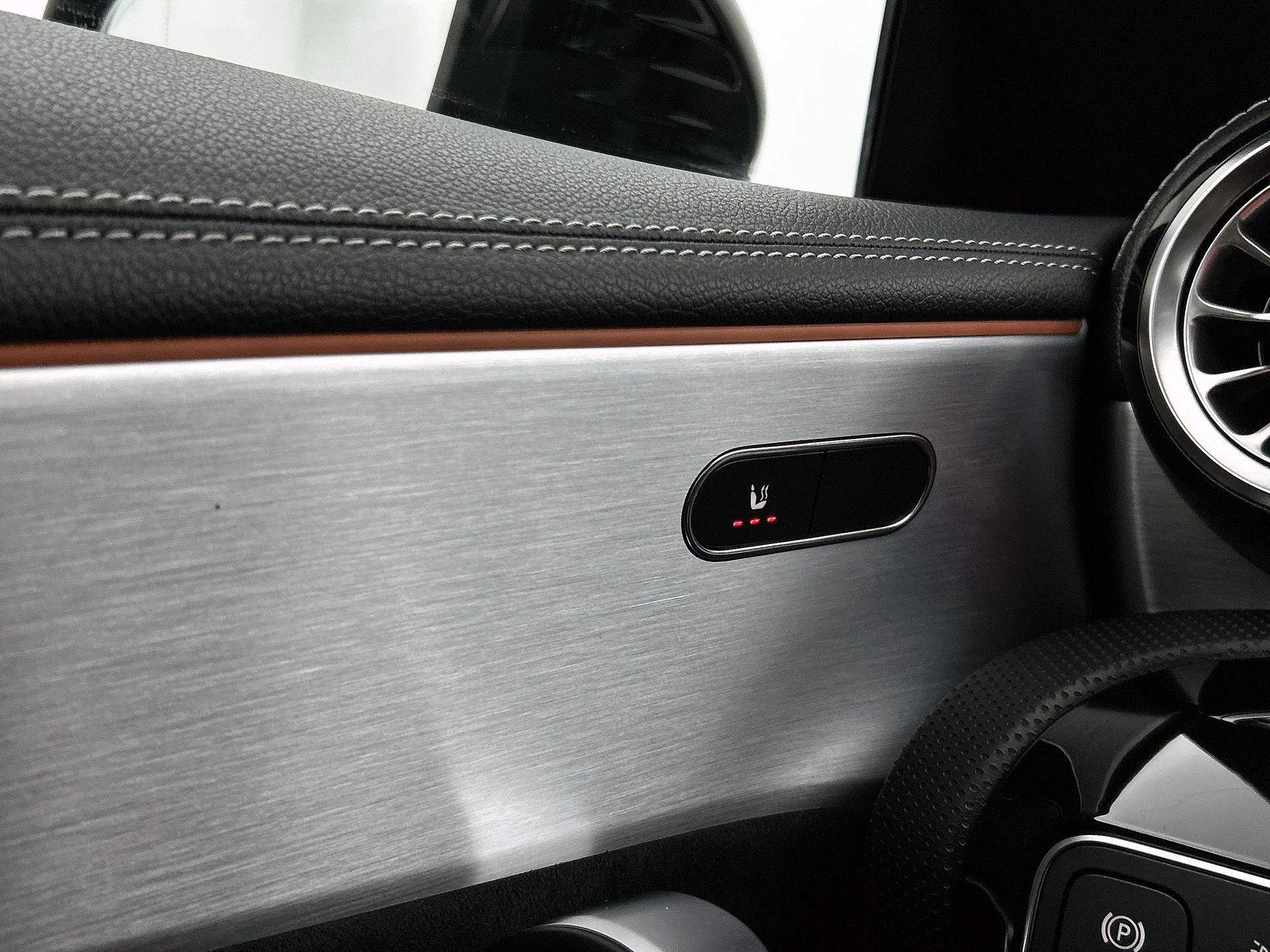 Mercedes-Benz-CLA-image-7