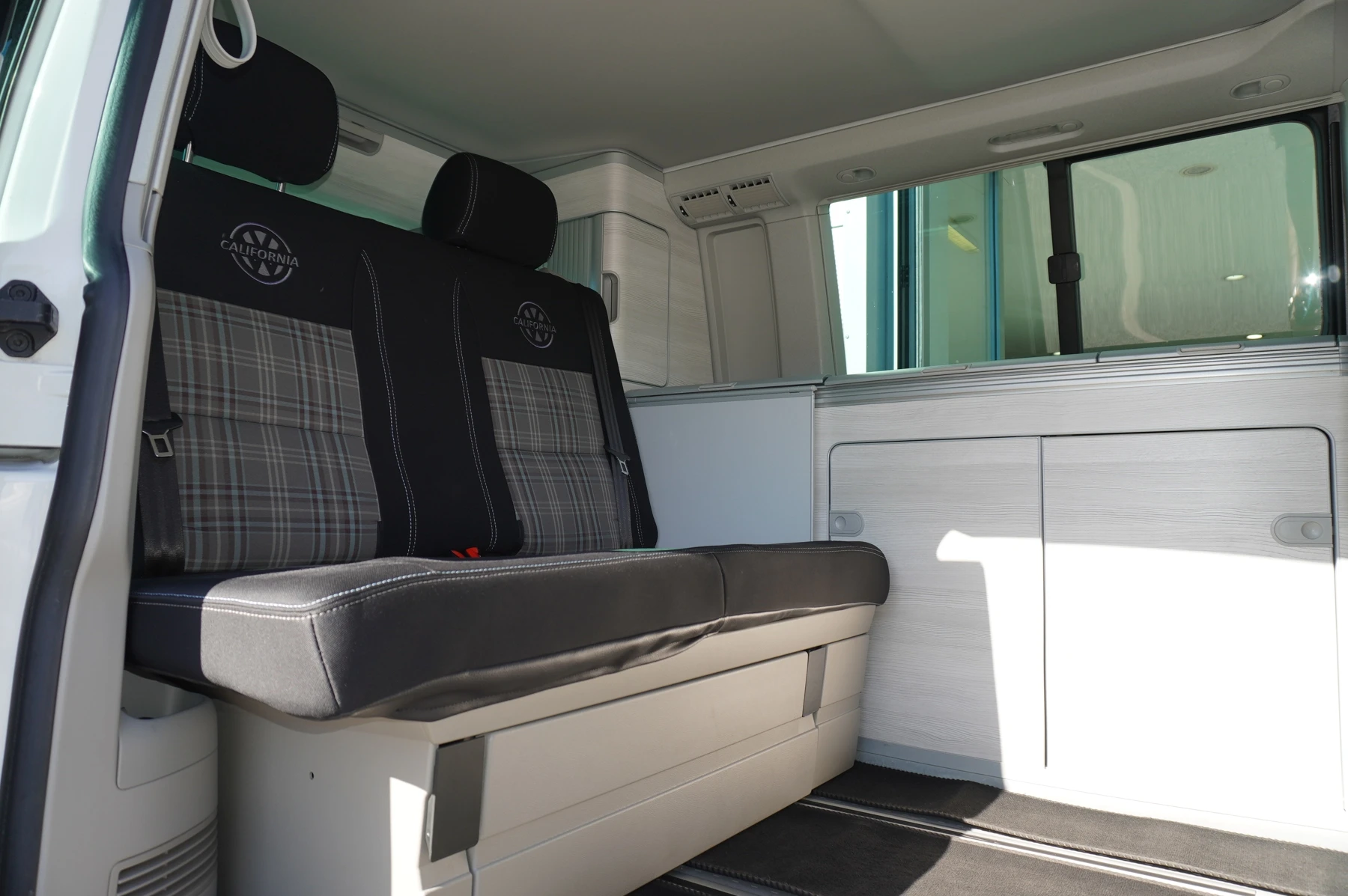 Volkswagen-California-image-9
