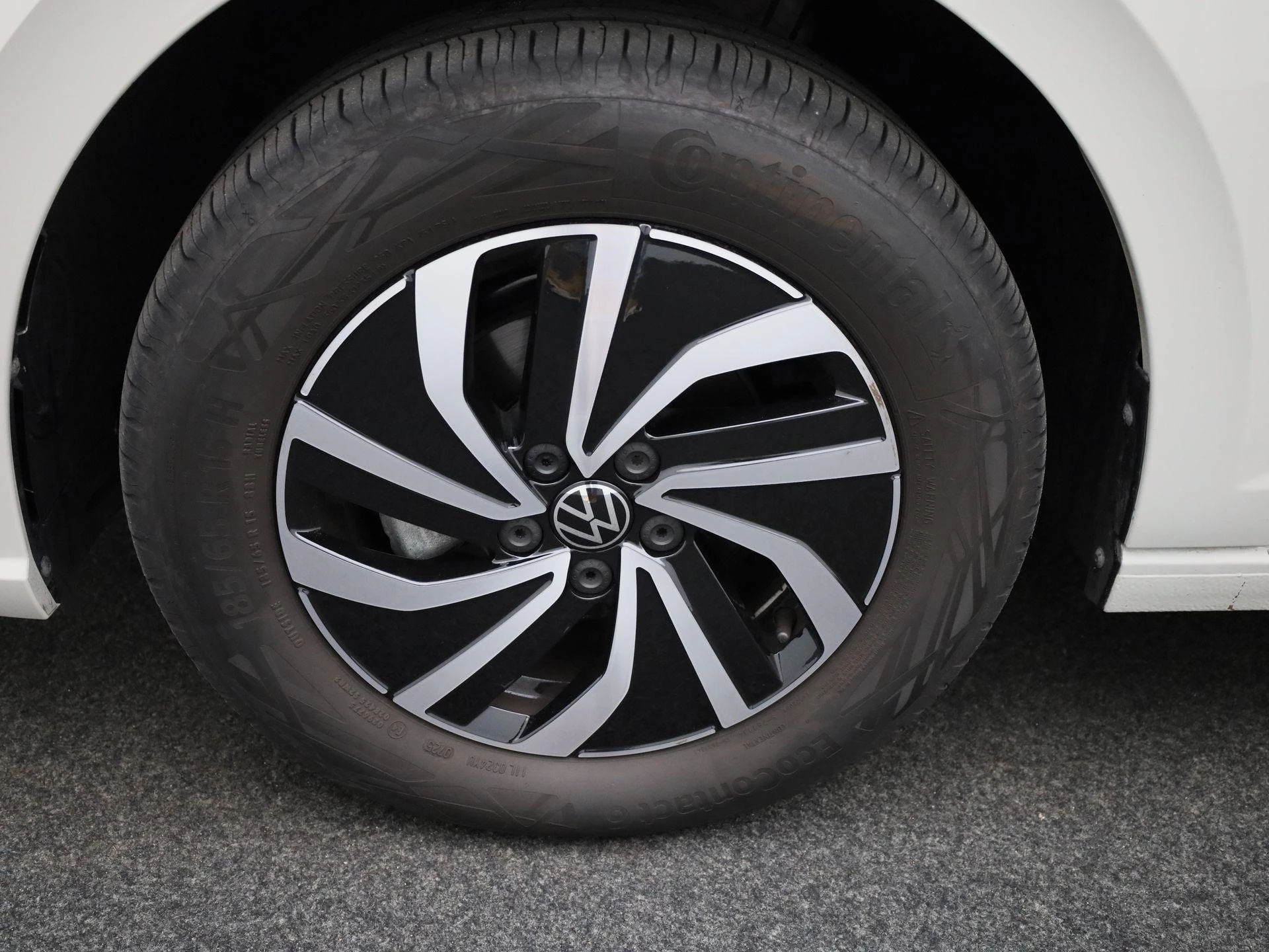 Volkswagen-Polo-image-13