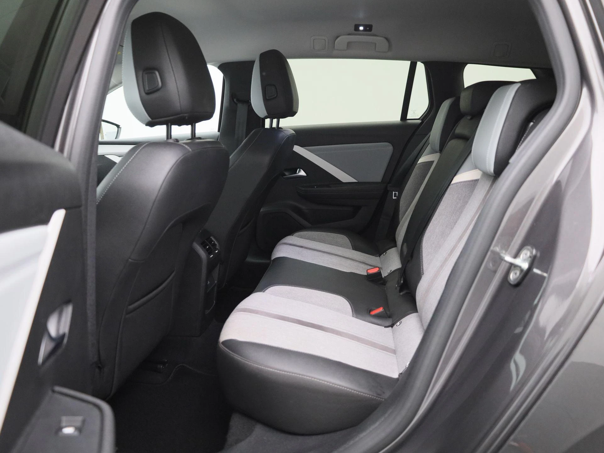 Opel-Astra-image-11