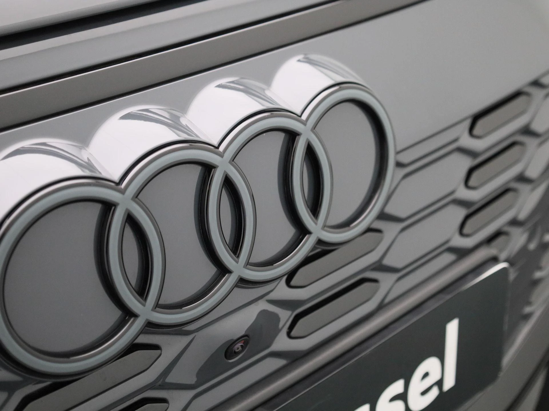 Audi-Q6 e-tron-image-49