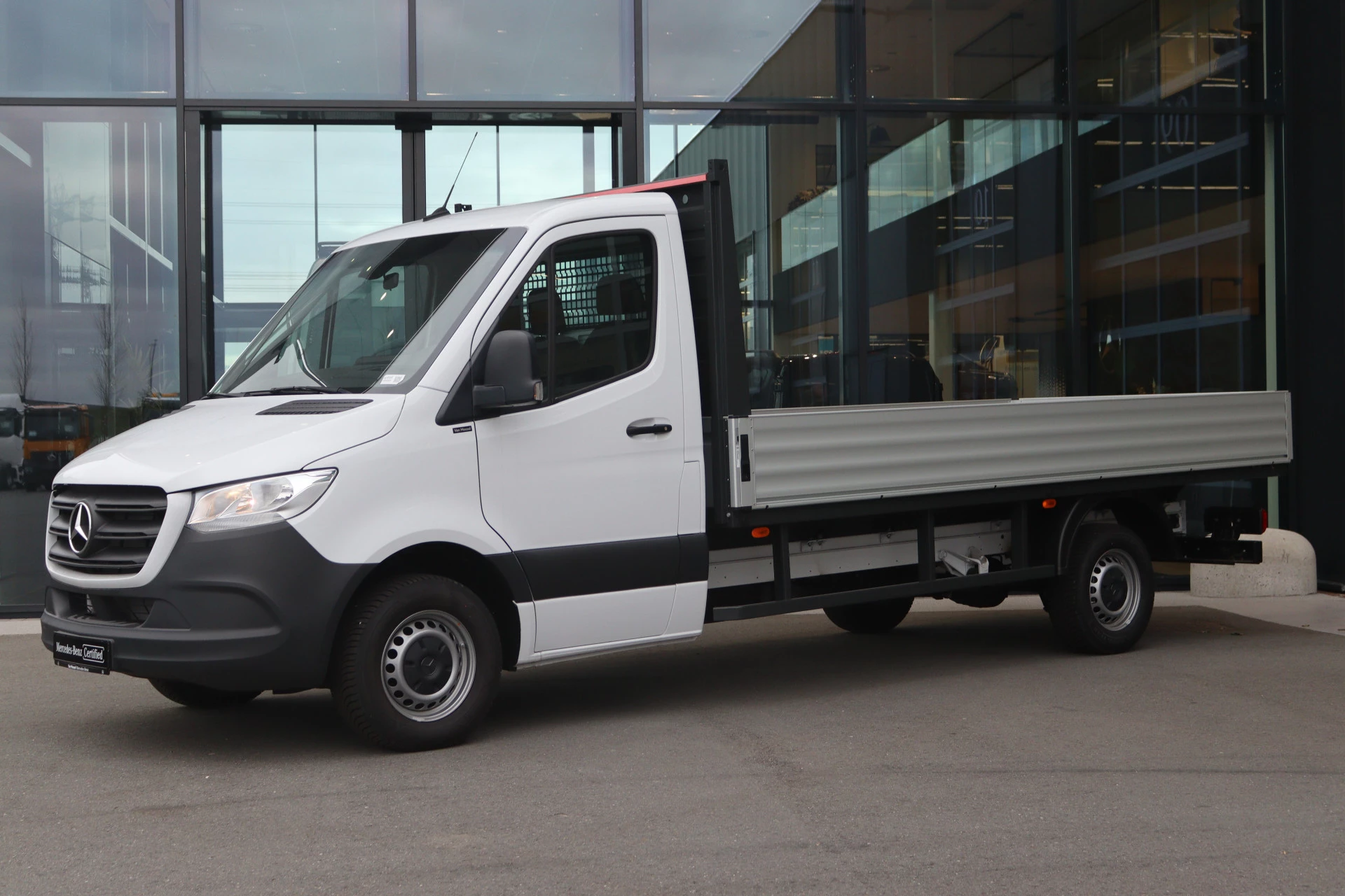 Mercedes-Benz-Sprinter-image-1