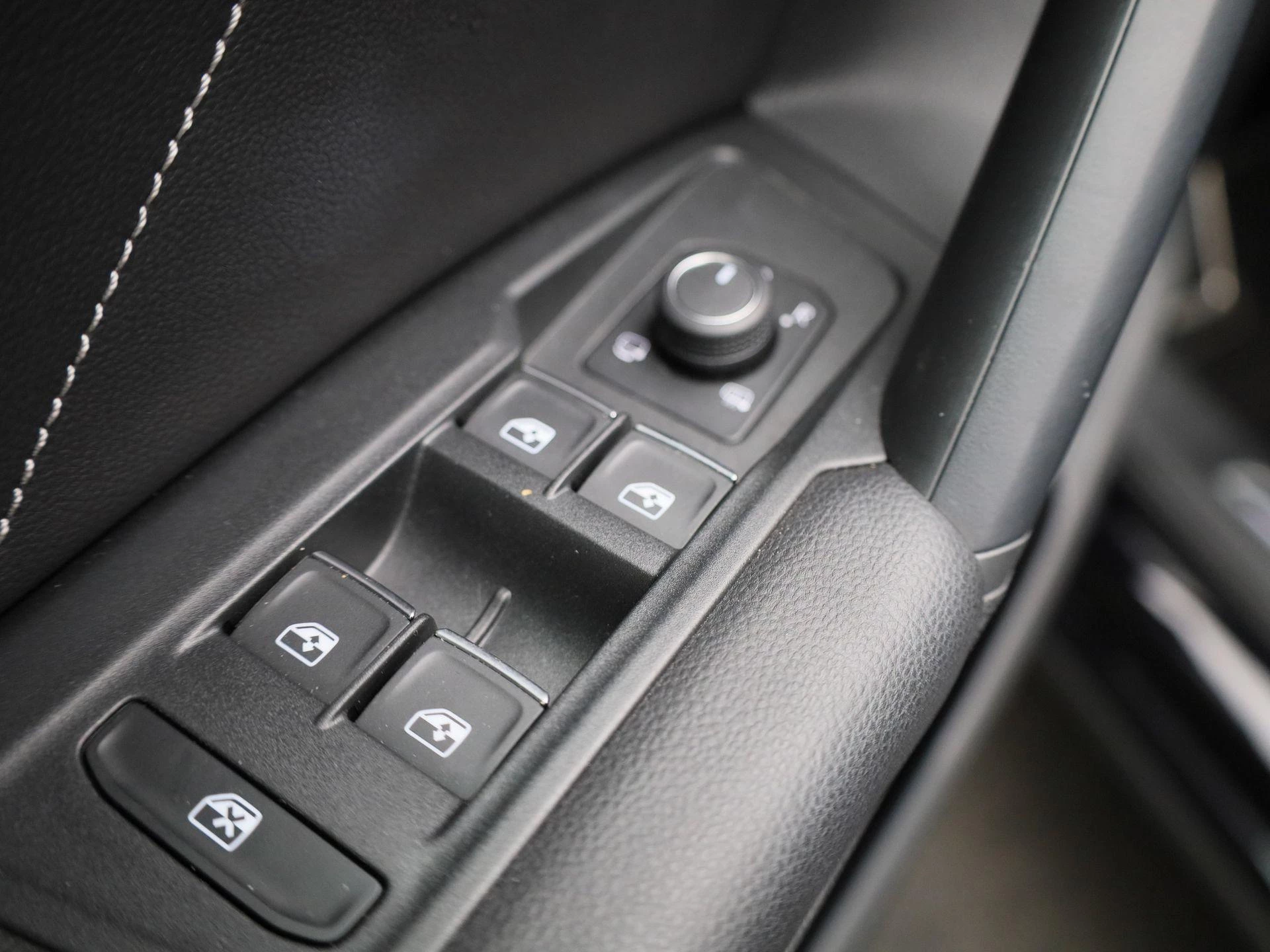 Volkswagen-Tiguan-image-36