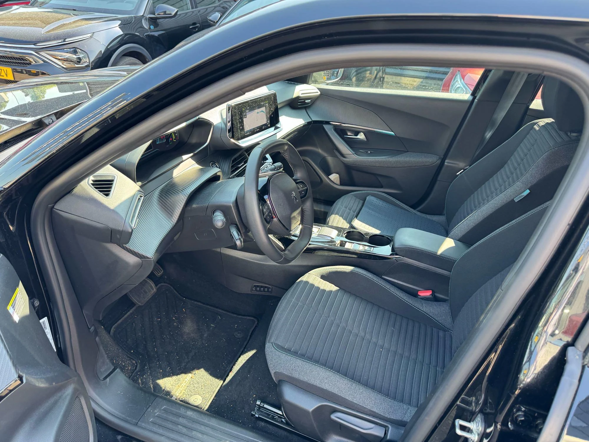 Peugeot-e-2008-image-12
