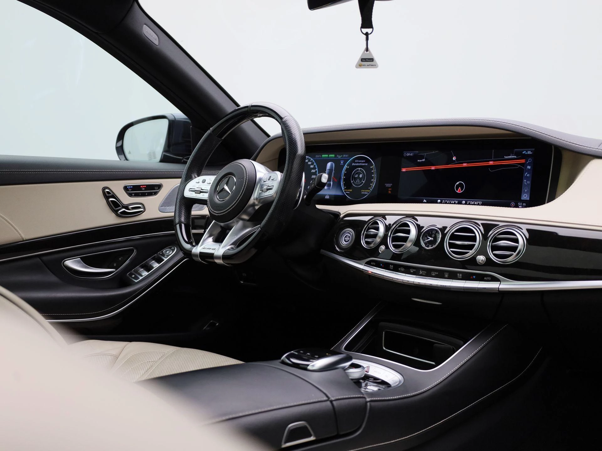 Mercedes-Benz-S-Klasse-image-54