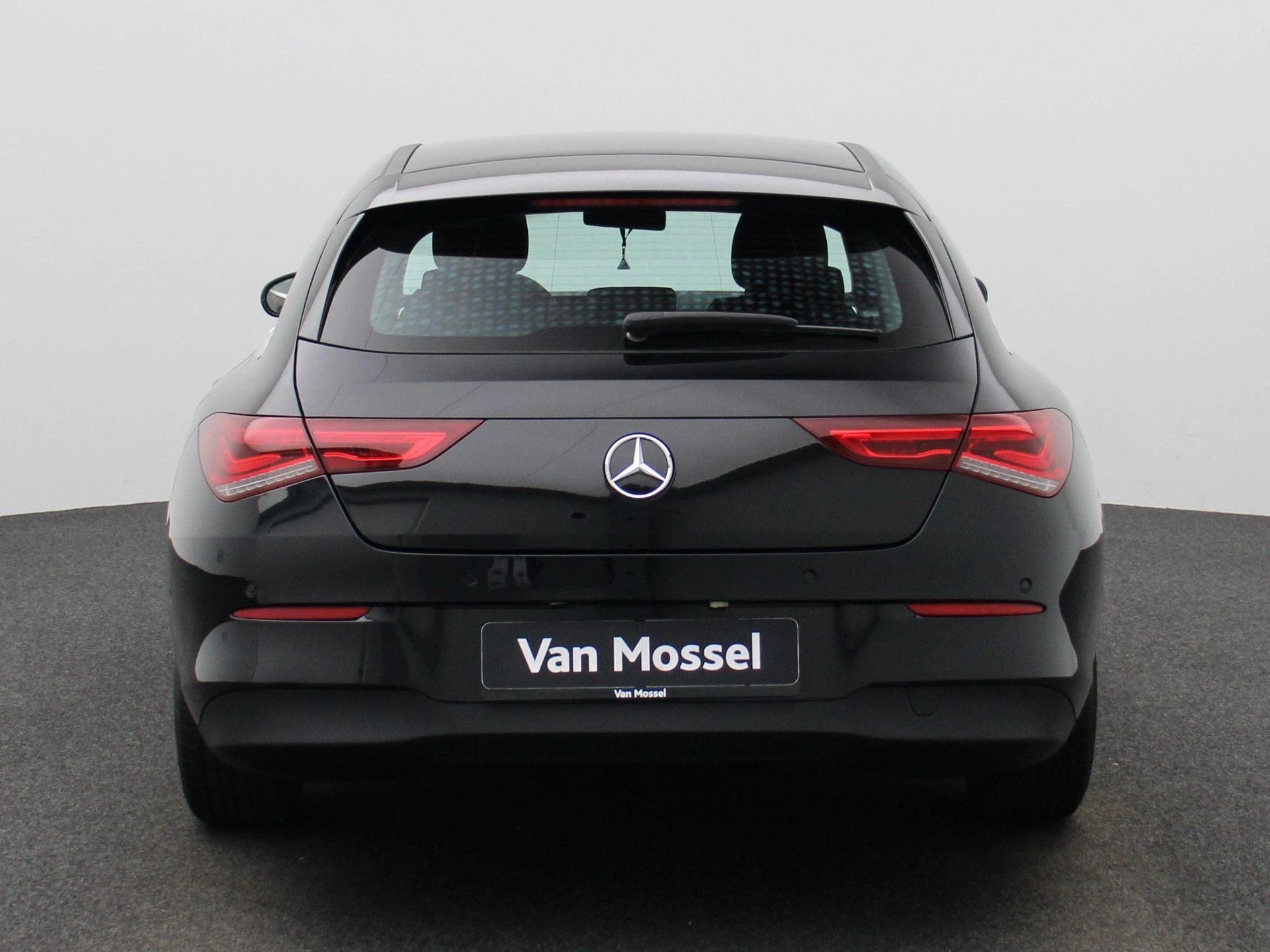 Mercedes-Benz-CLA-image-4