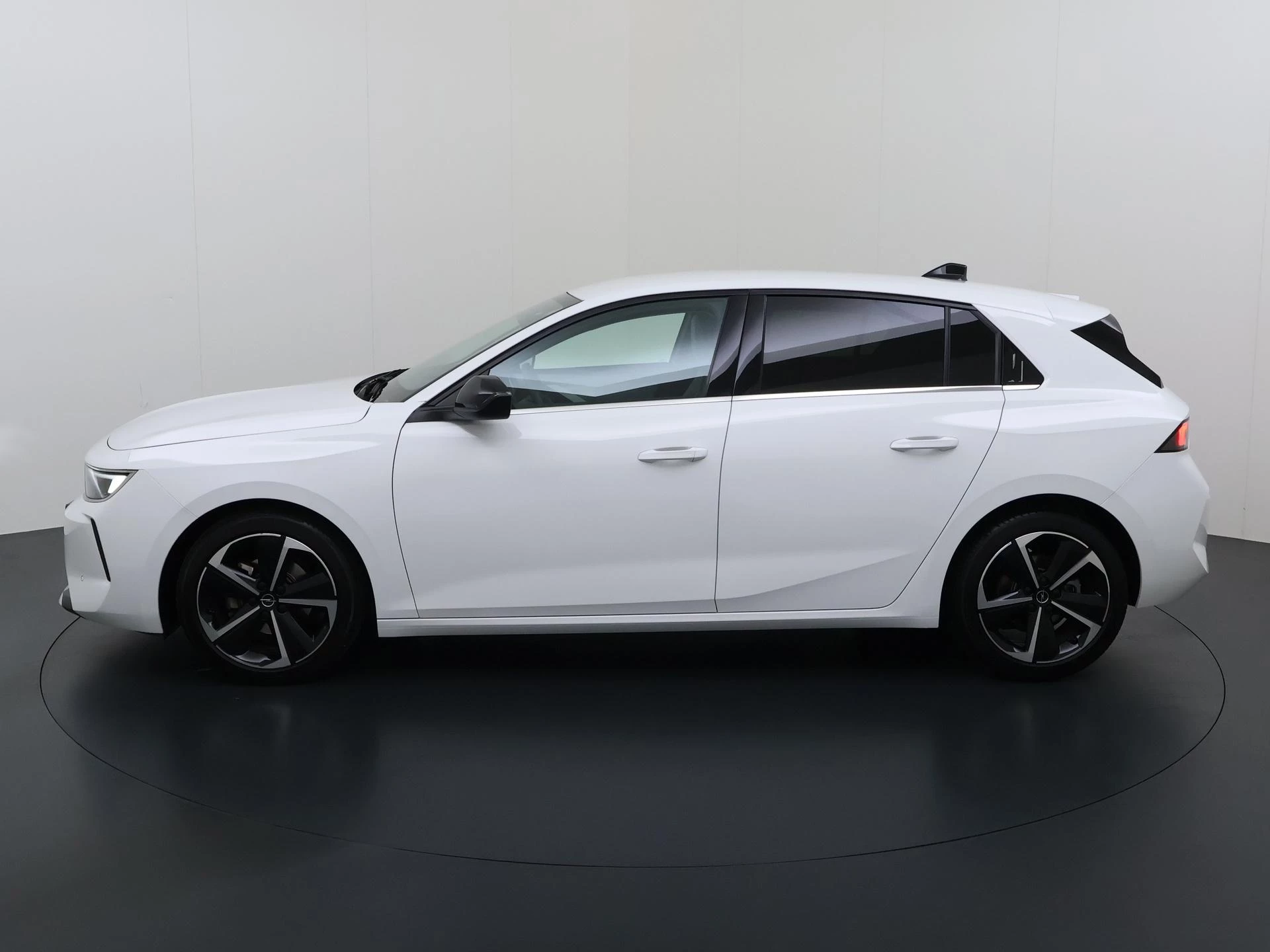 Opel-Astra-image-3