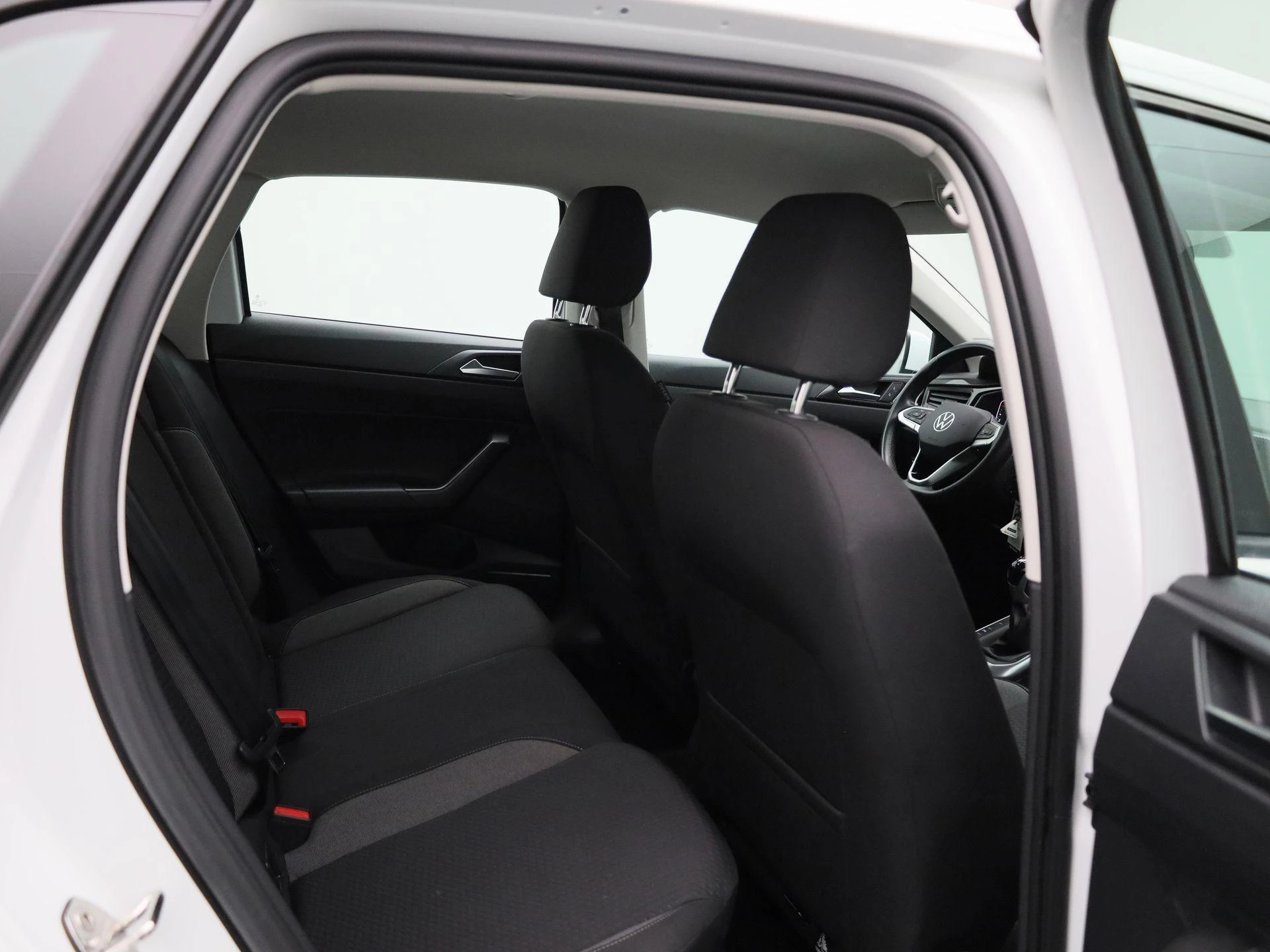 Volkswagen-Polo-image-31
