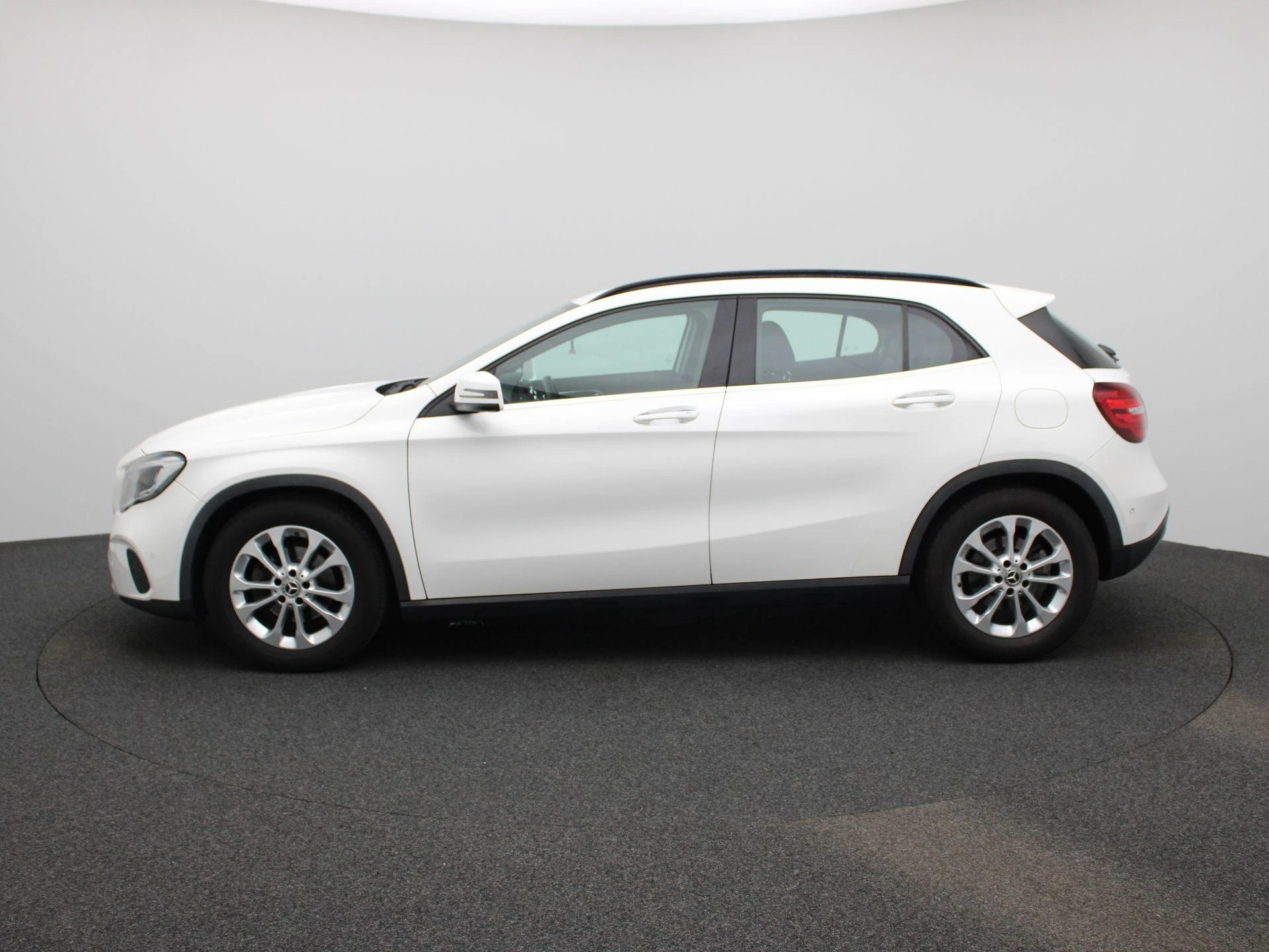 Mercedes-Benz GLA 180 Business Solution Limited