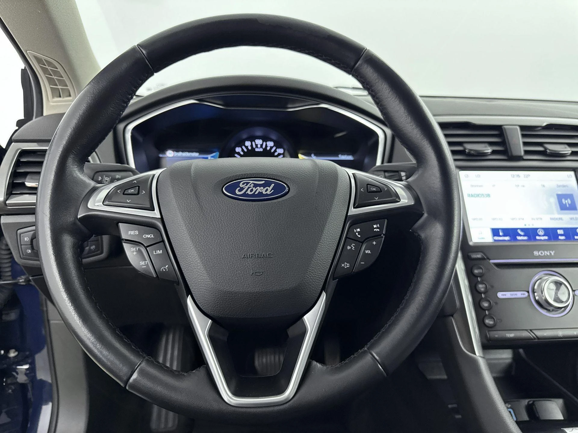 Ford-Mondeo-image-26