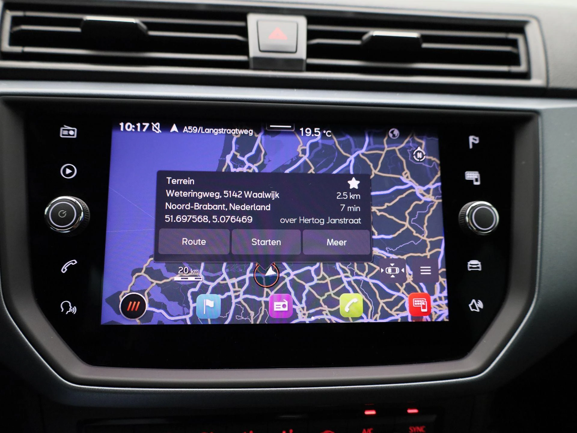 SEAT-Arona-image-18