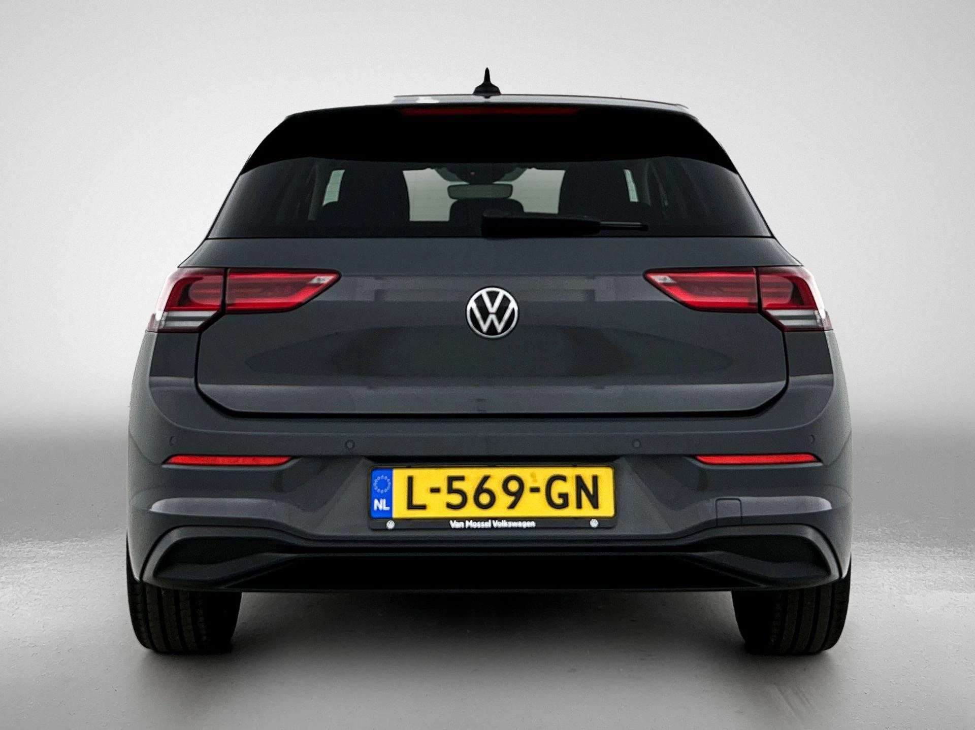 Volkswagen-Golf-image-2