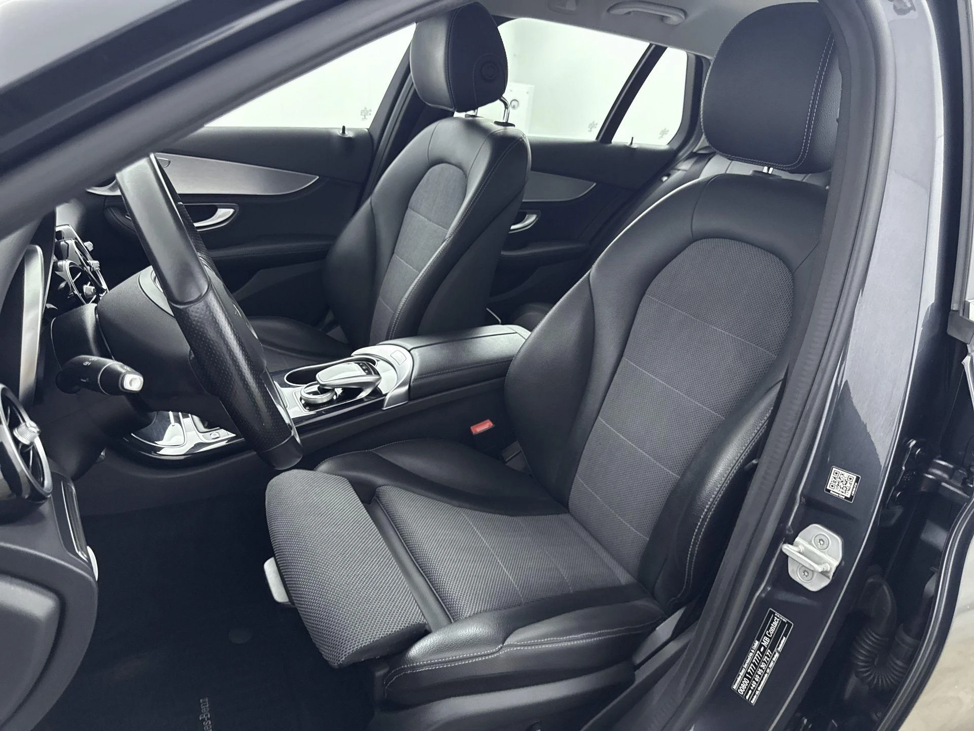 Mercedes-Benz-C-Klasse-image-25