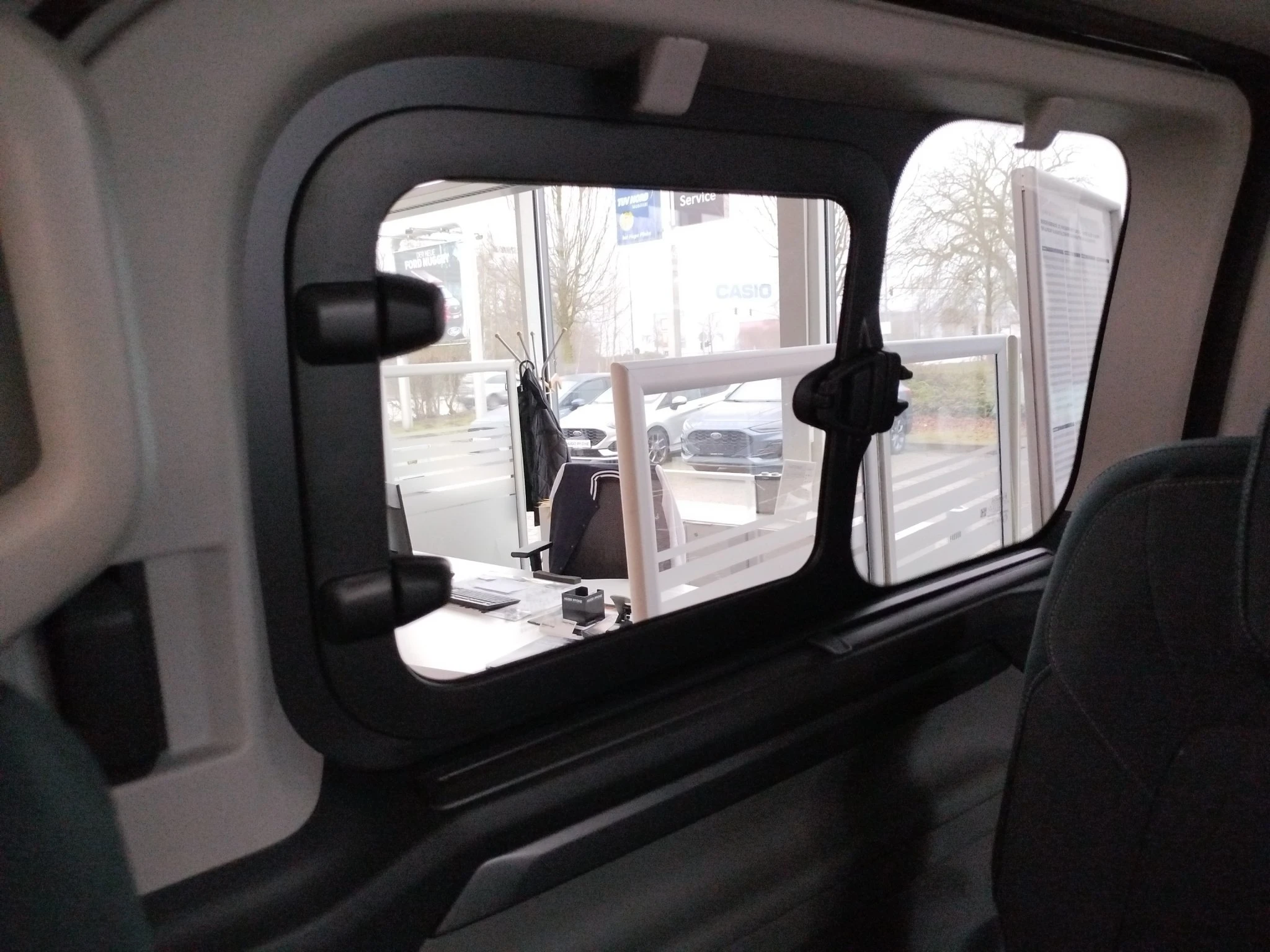 Ford-Tourneo Custom-image-18