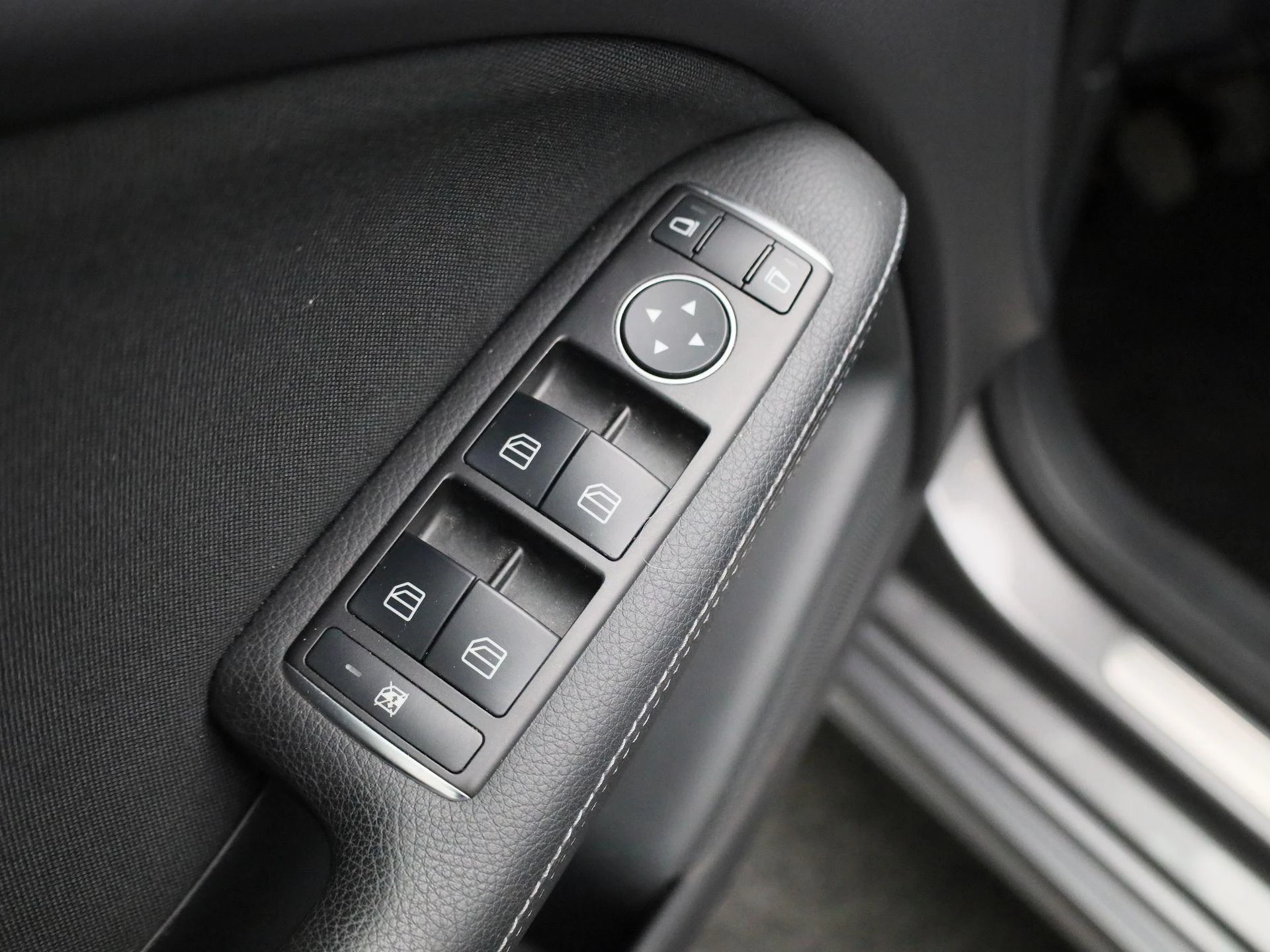 Mercedes-Benz-B-Klasse-image-27