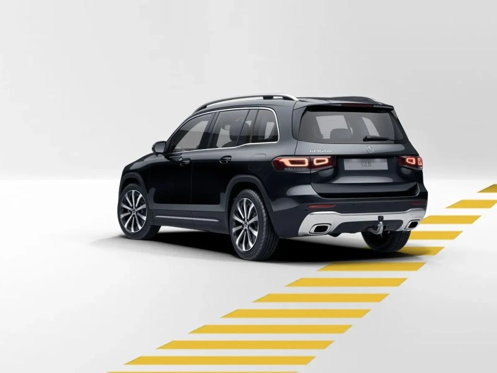 Mercedes-Benz-GLB 200-image-4