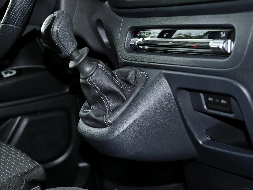 Mercedes-Benz-Vito 116-image-11