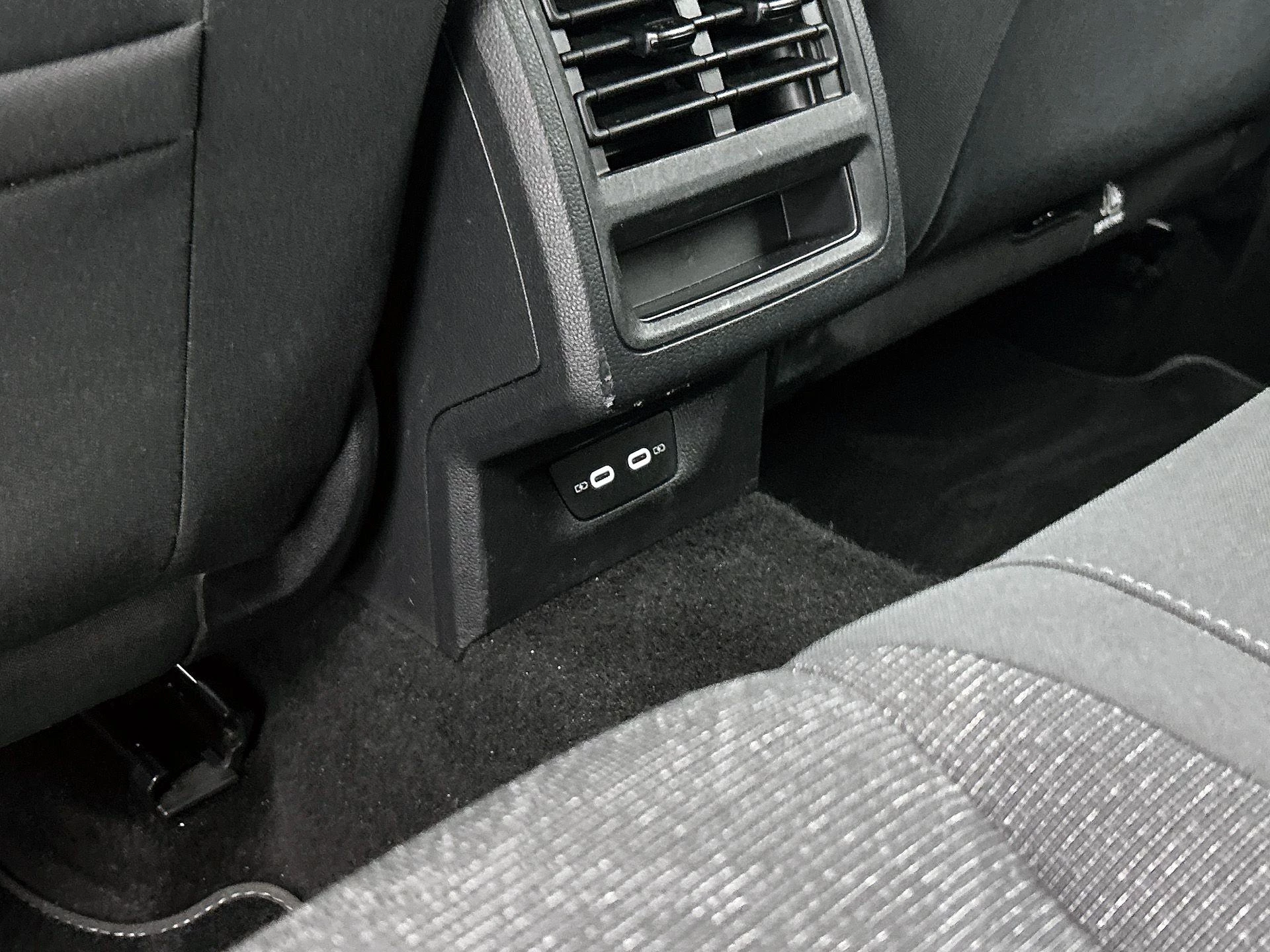 Volkswagen-Golf-image-11