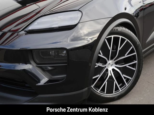 Porsche Macan 4 -