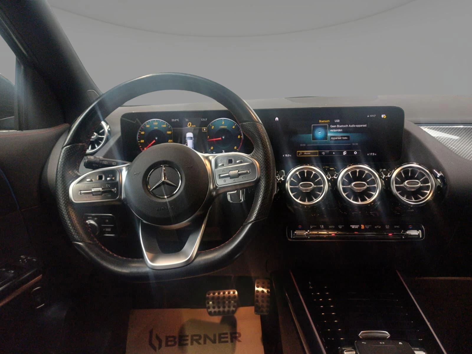 Mercedes-Benz GLA 200 d + AMG LINE + TREKHAAK + CAMERA +