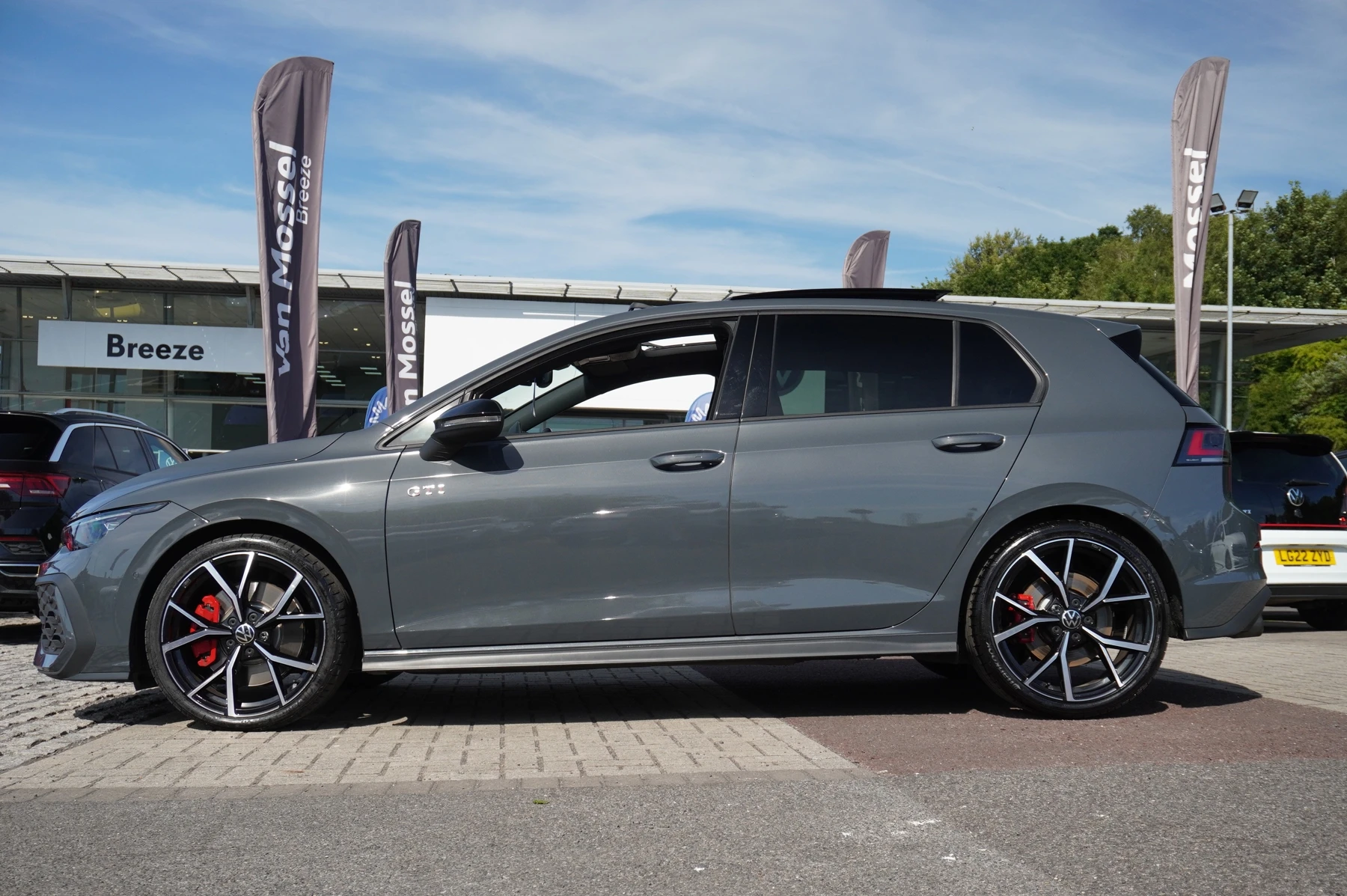 Volkswagen-Golf-image-17