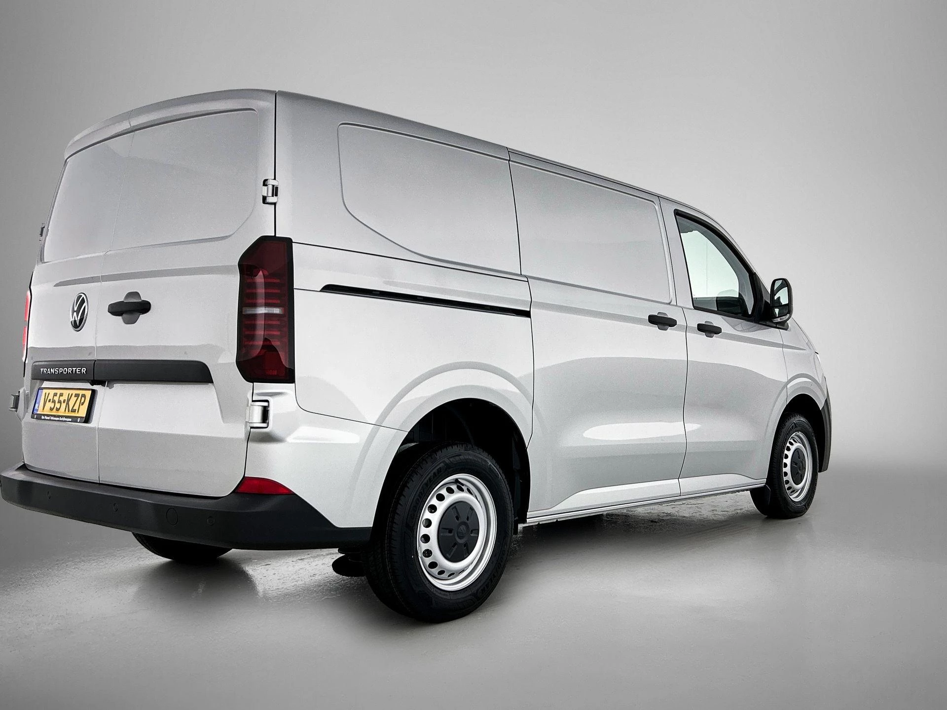 Volkswagen-Transporter-image-3