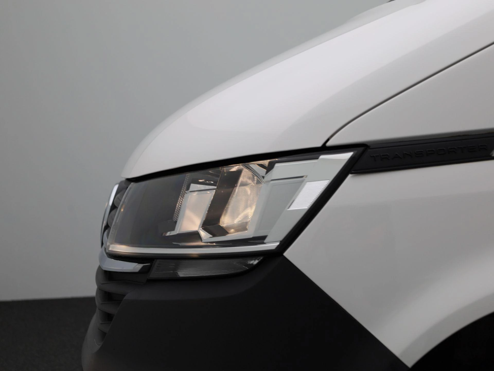 Volkswagen-Transporter-image-19