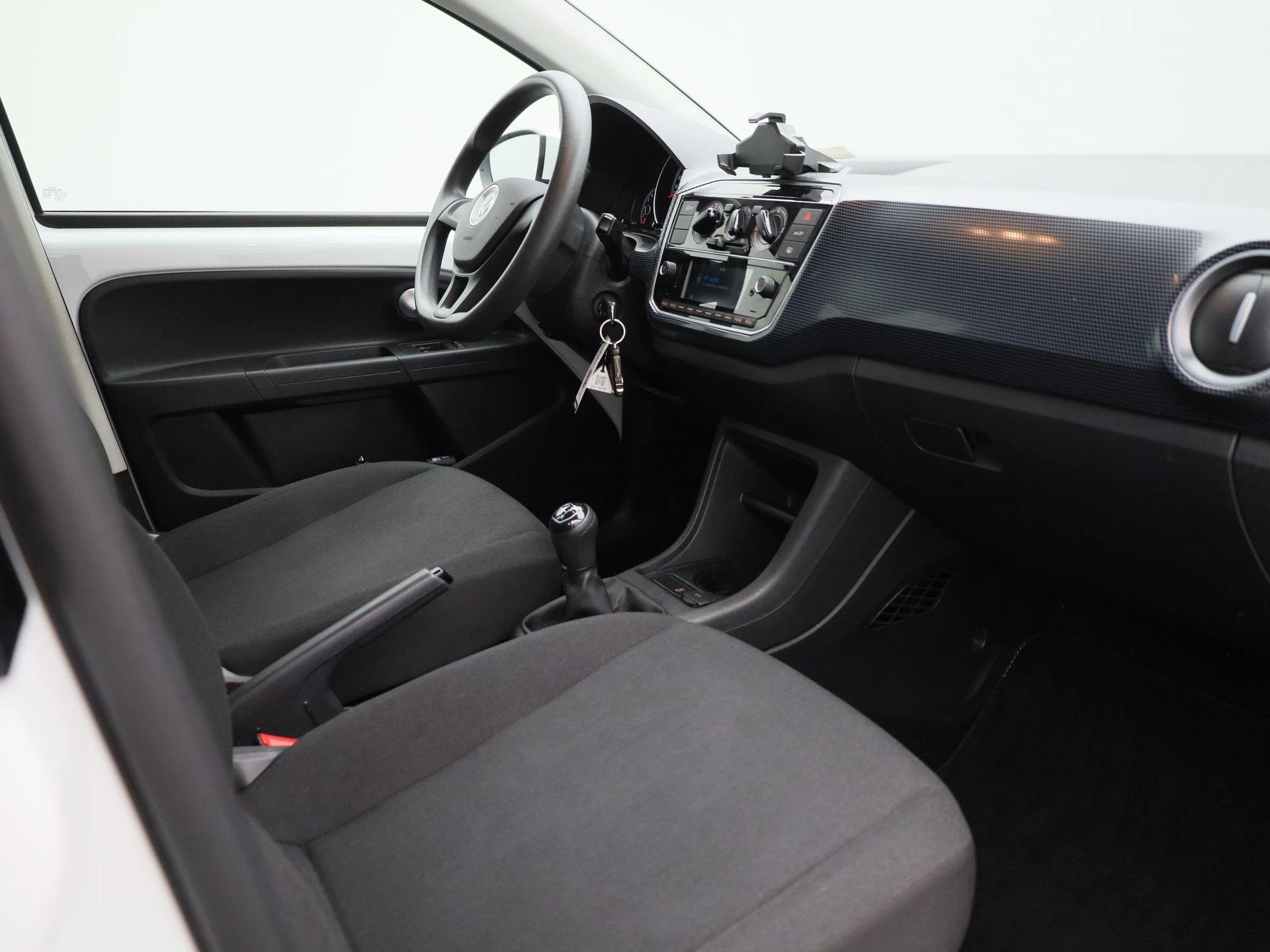 Volkswagen-up!-image-27