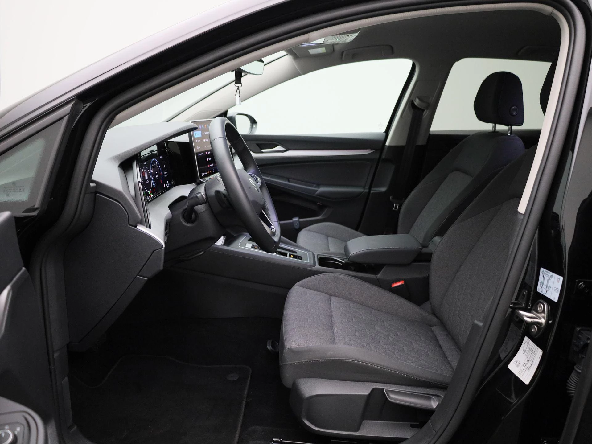 Volkswagen-Golf-image-8