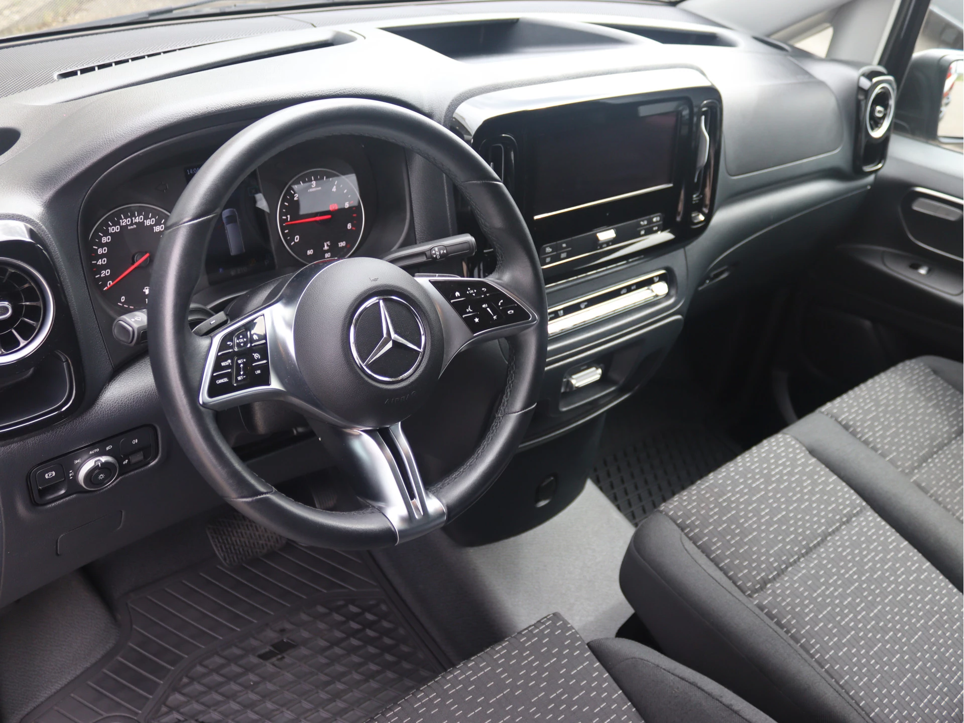Mercedes-Benz-Vito-image-3