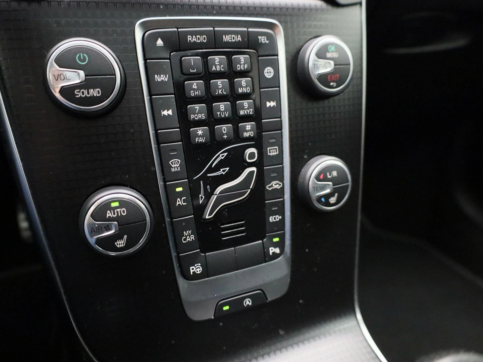 Volvo-V40-image-20