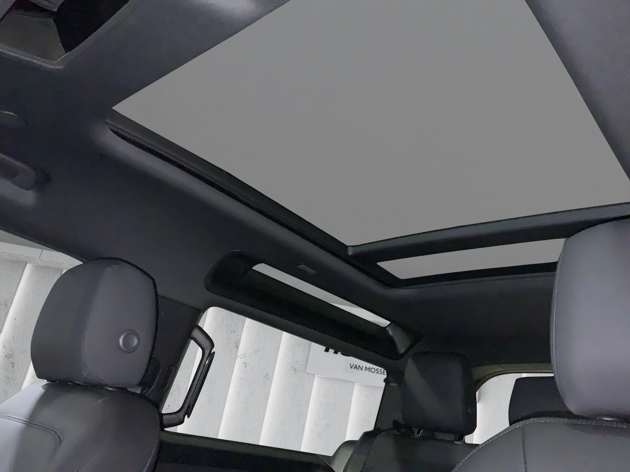 Land Rover-Defender-image-15