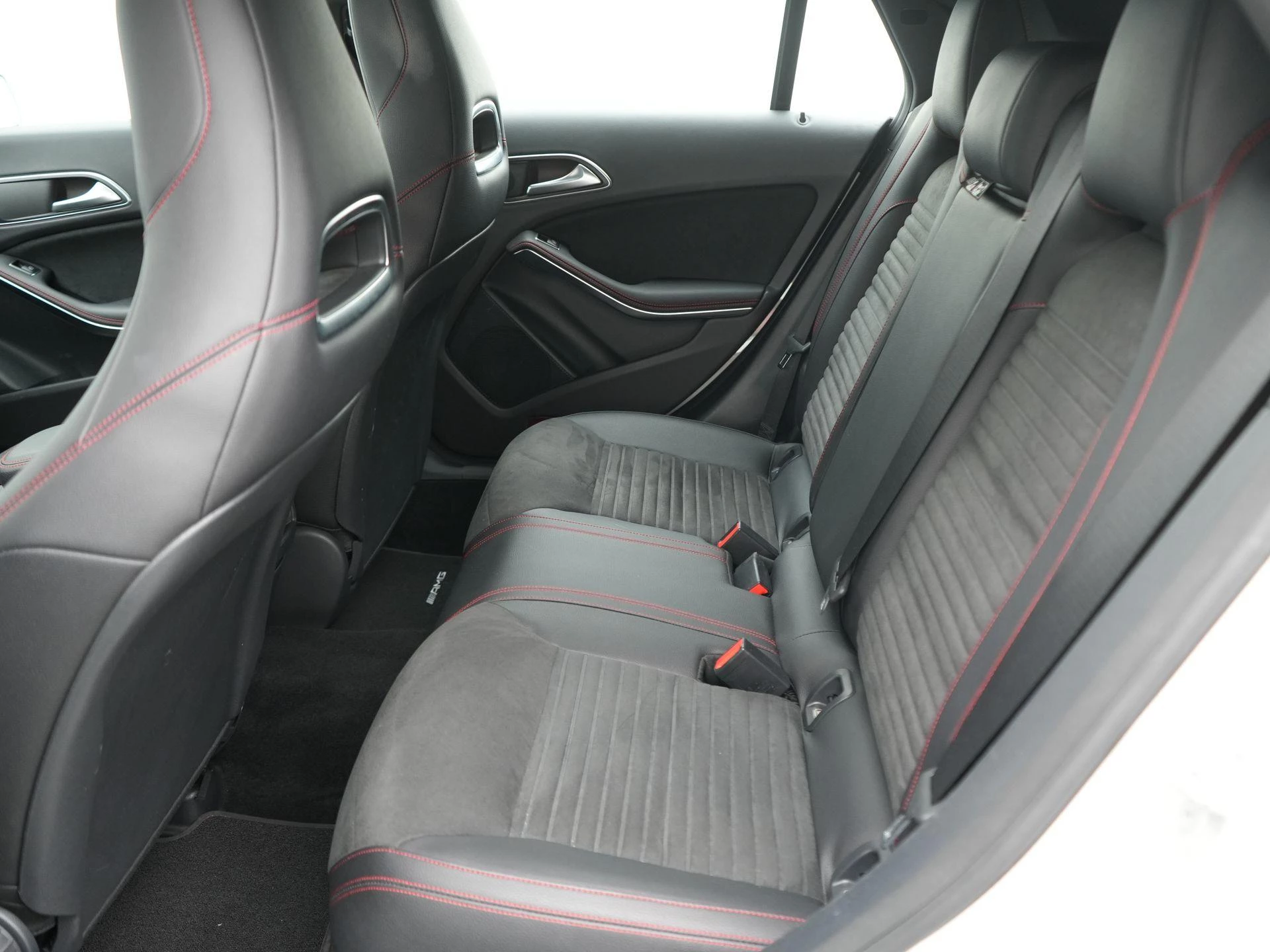 Mercedes-Benz-CLA-image-9