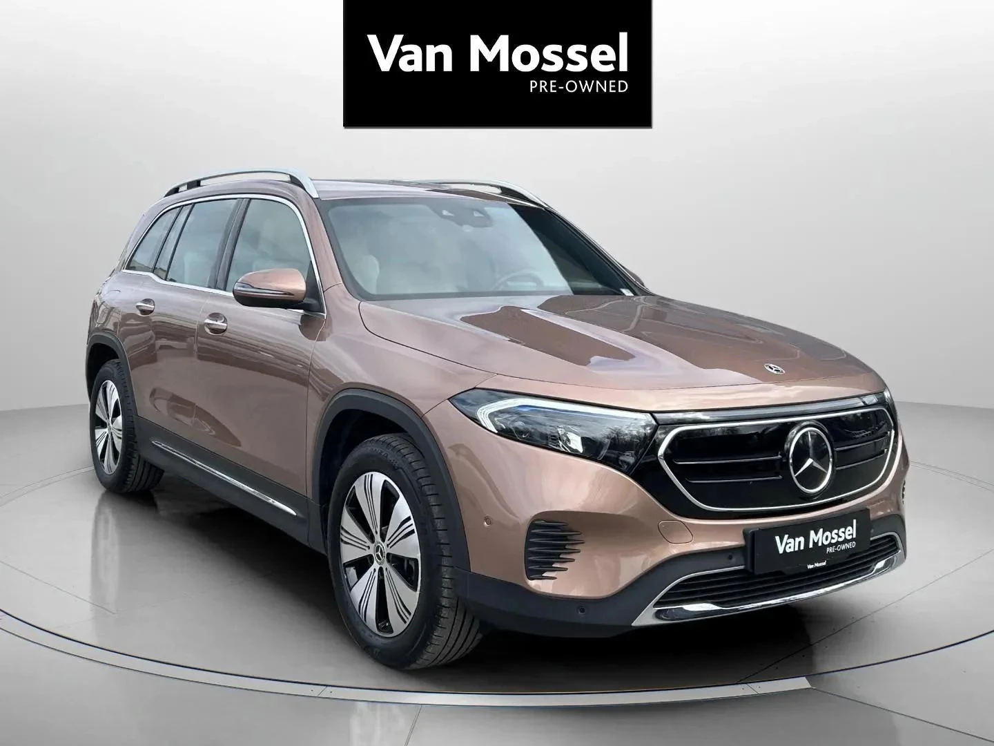 Mercedes-Benz-EQB-image-2