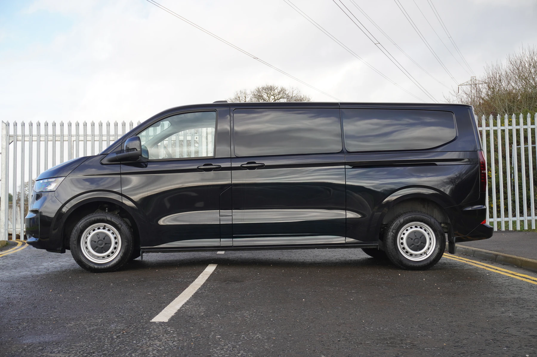 Volkswagen-Transporter-image-3