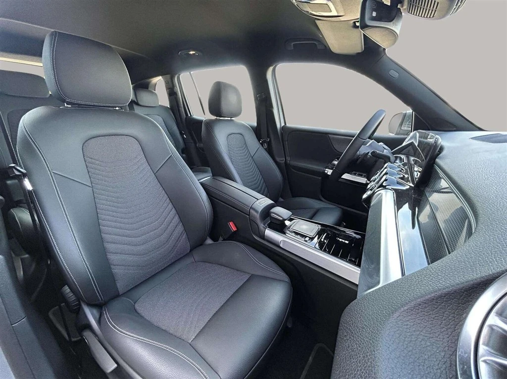 Mercedes-Benz-EQB-image-19