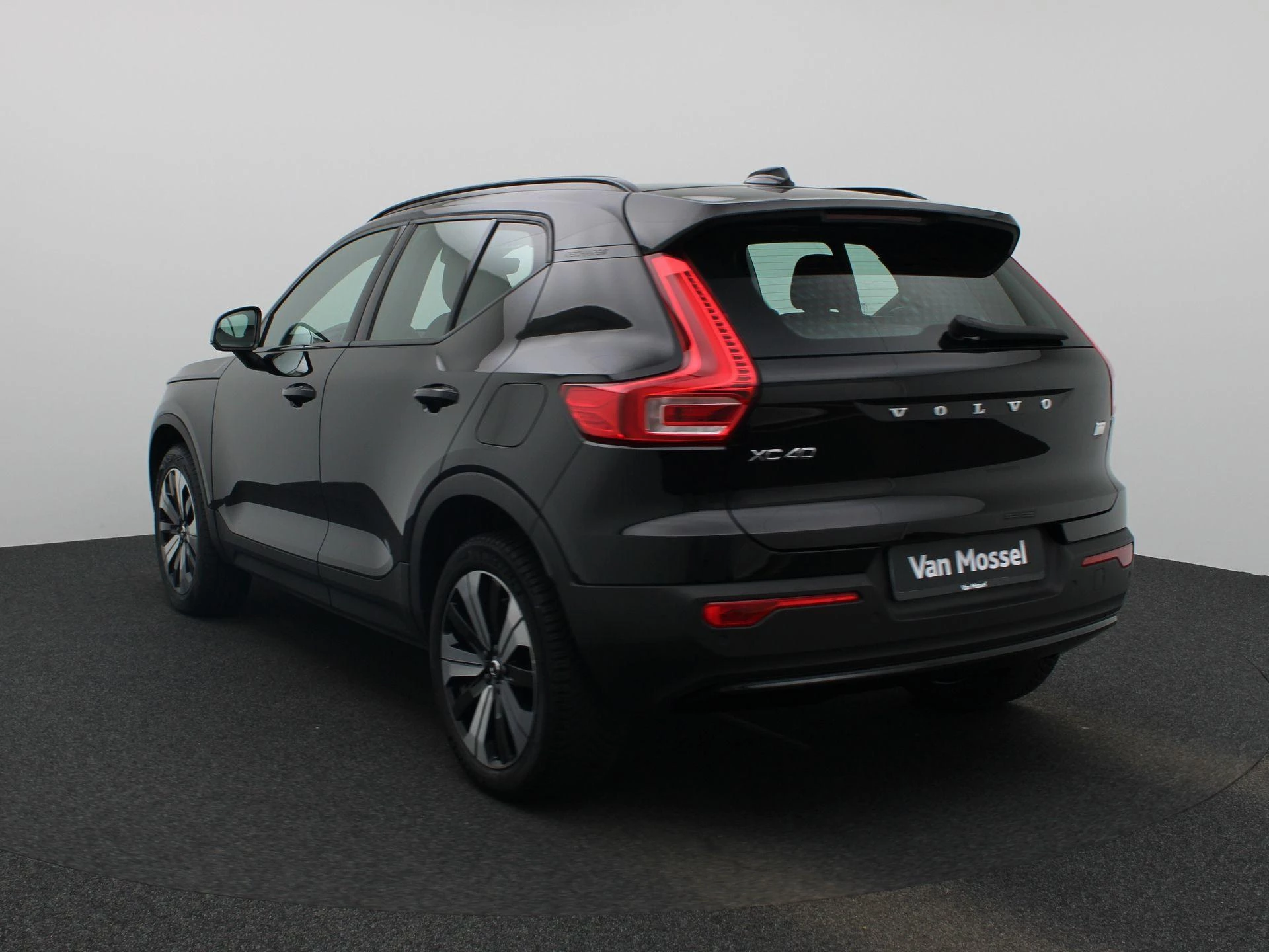 Volvo-XC40-image-1
