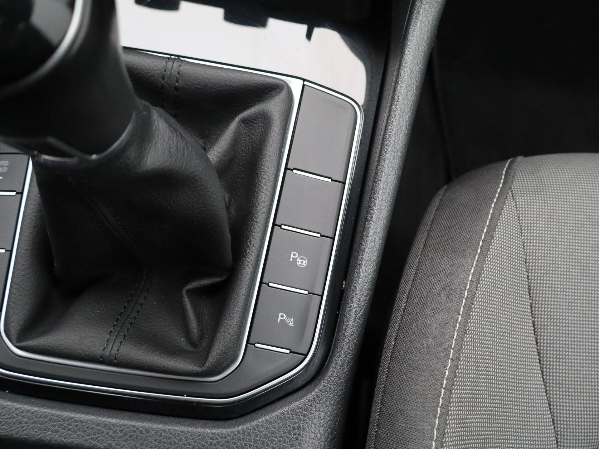 Volkswagen-Golf Sportsvan-image-23