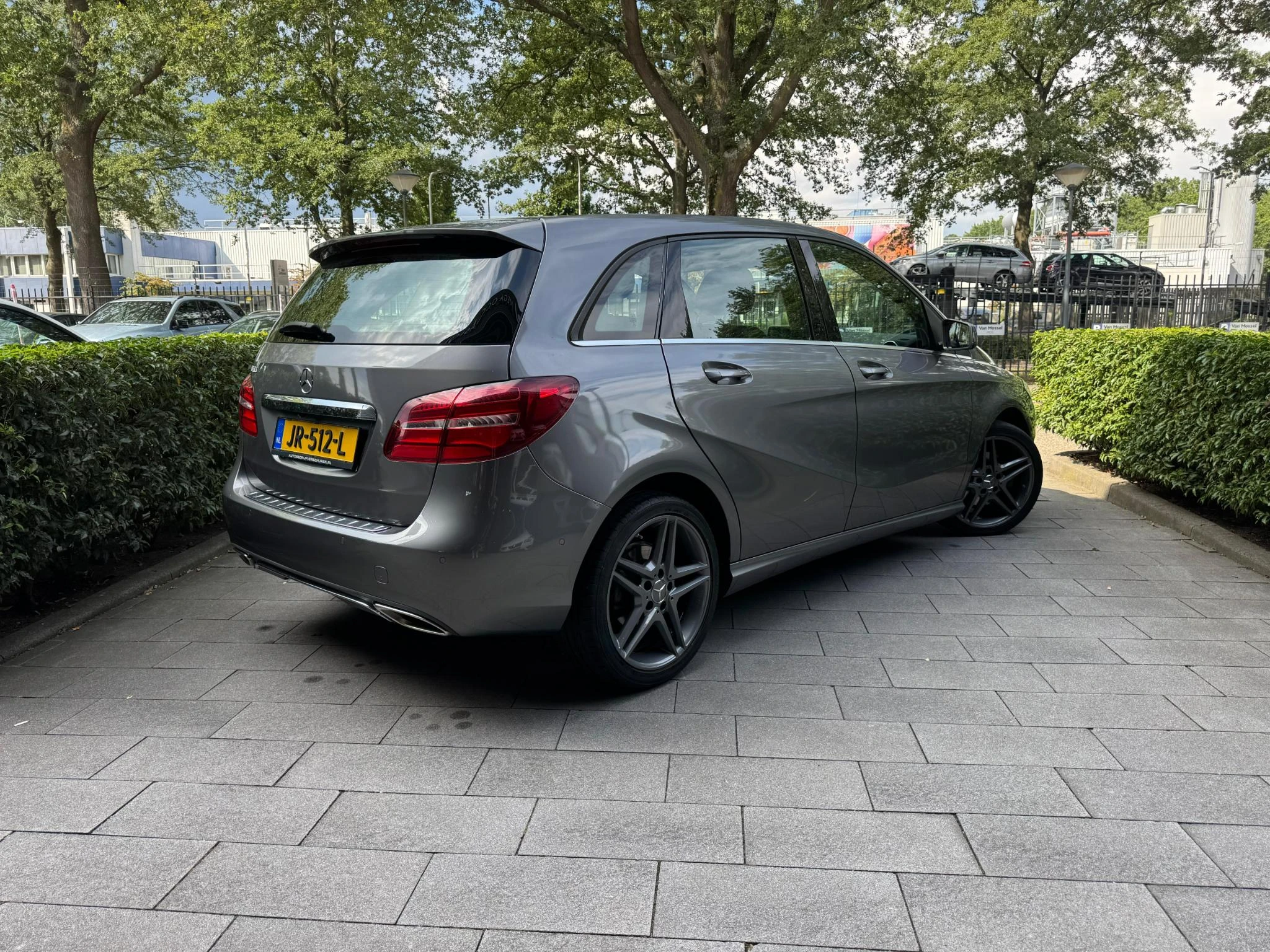 Mercedes-Benz-B-Klasse-image-2
