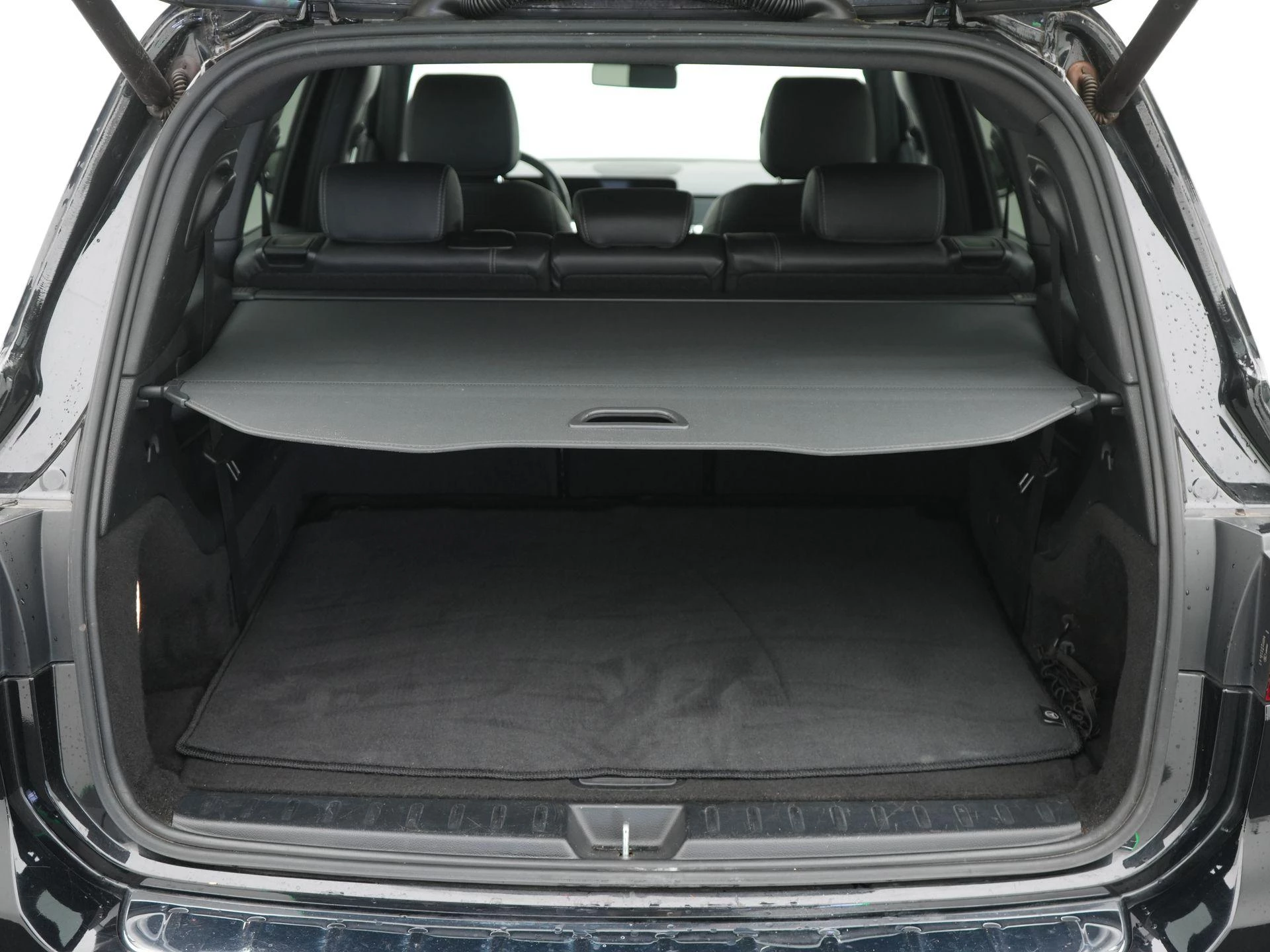 Mercedes-Benz-GLB-image-35
