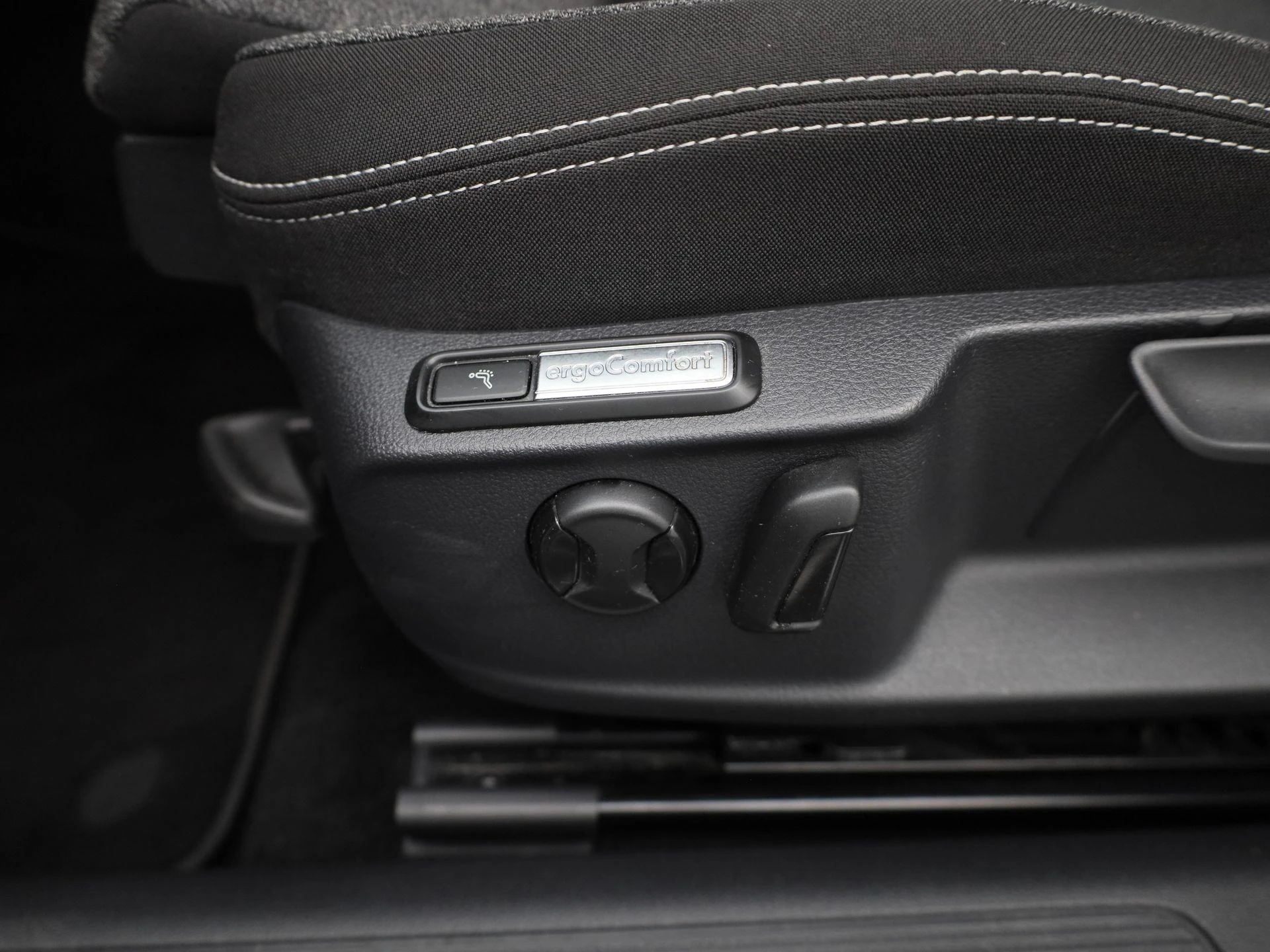 Volkswagen-Passat-image-34