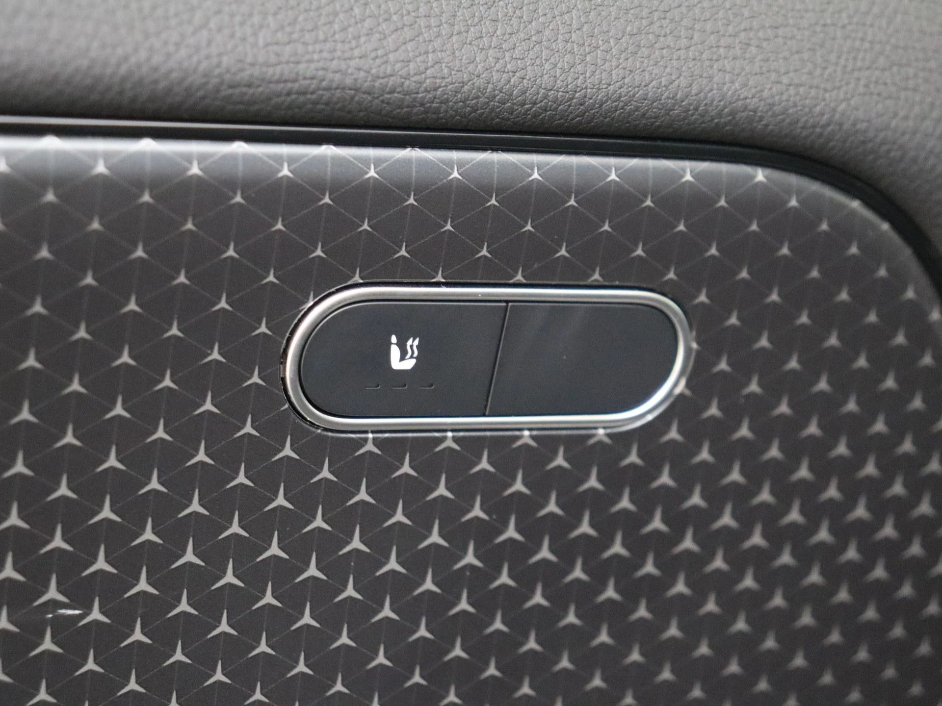 Mercedes-Benz-GLA-image-28