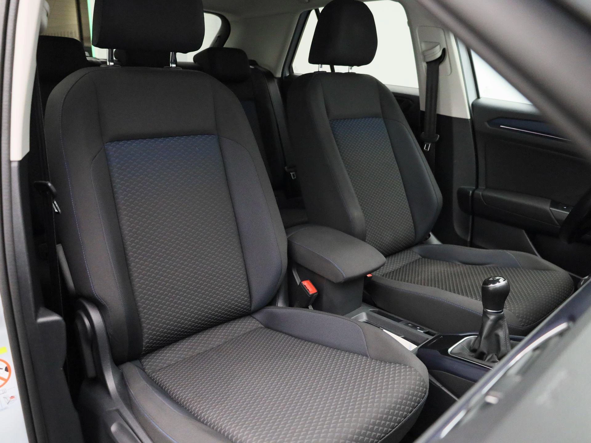 Volkswagen-T-Roc-image-38