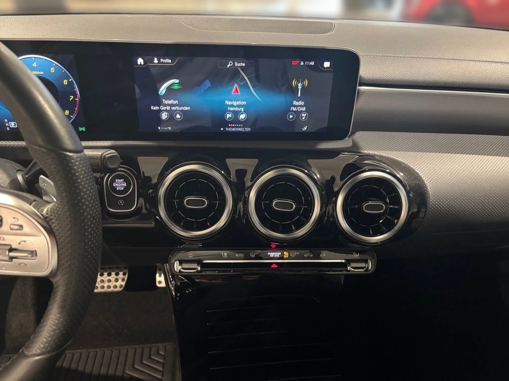 Mercedes-Benz-CLA 220-image-6