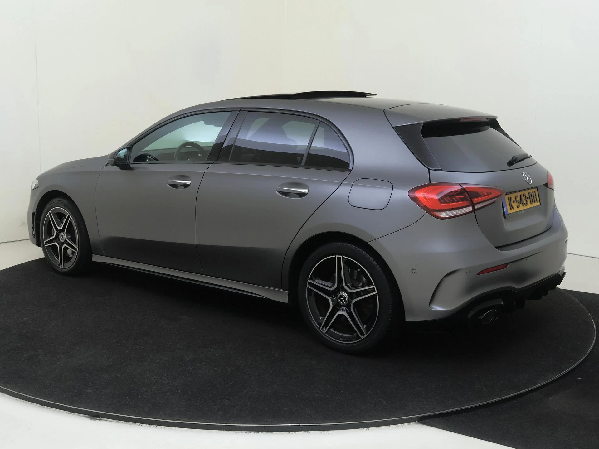 Mercedes-Benz-A-Klasse-image-2