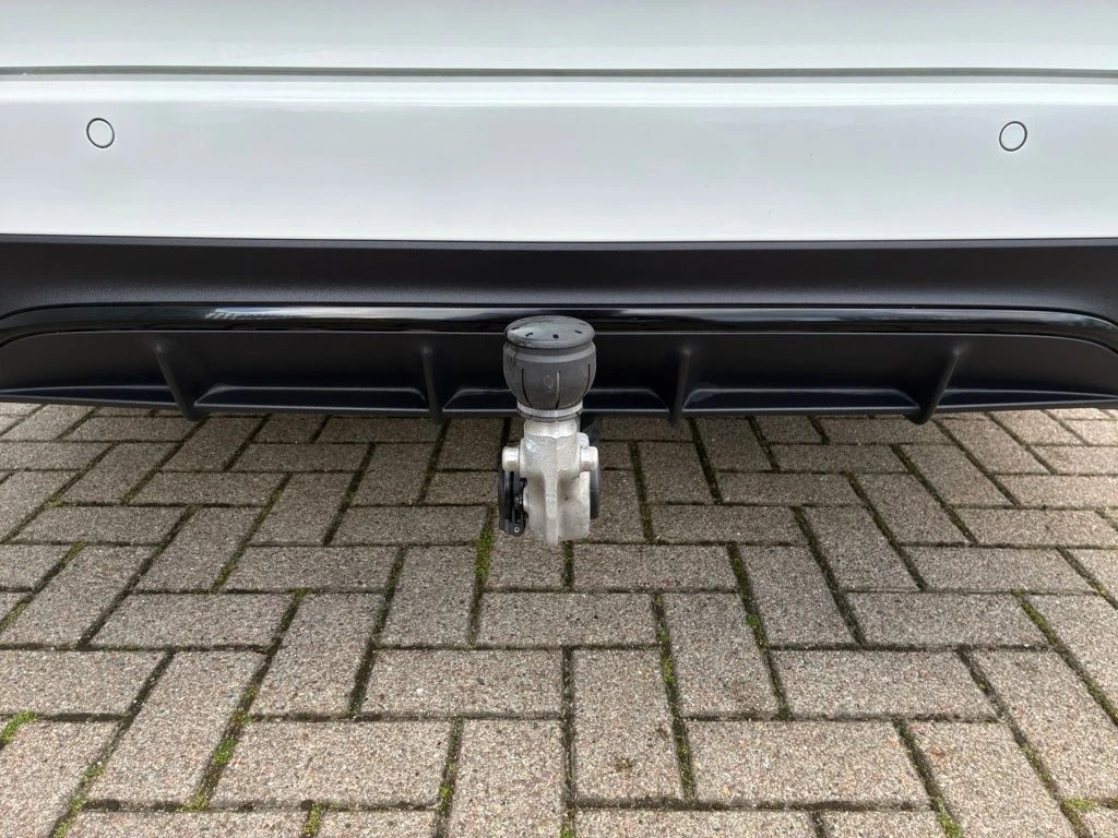 Mercedes-Benz-E-Klasse 220-image-19