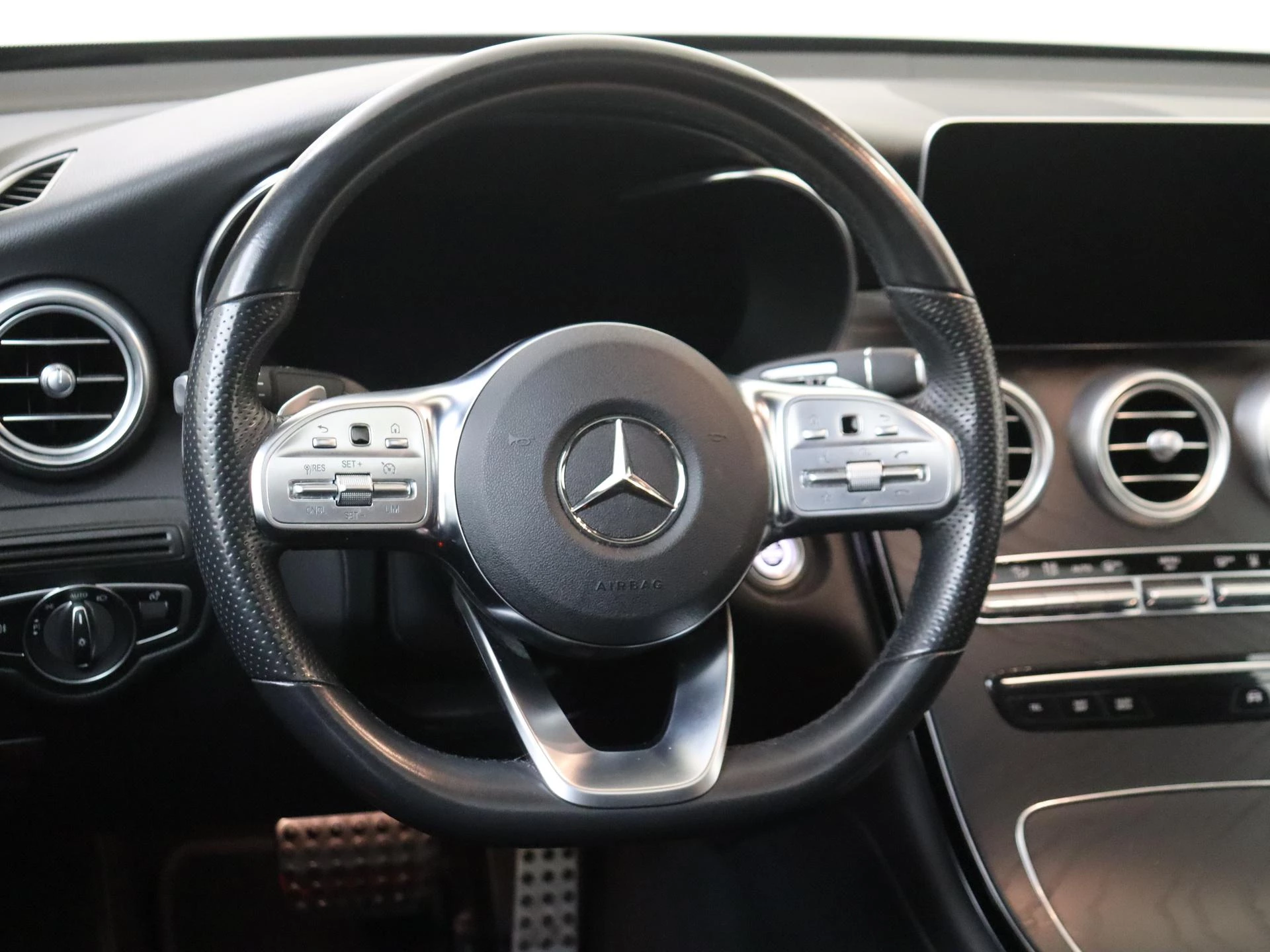 Mercedes-Benz-GLC-image-9